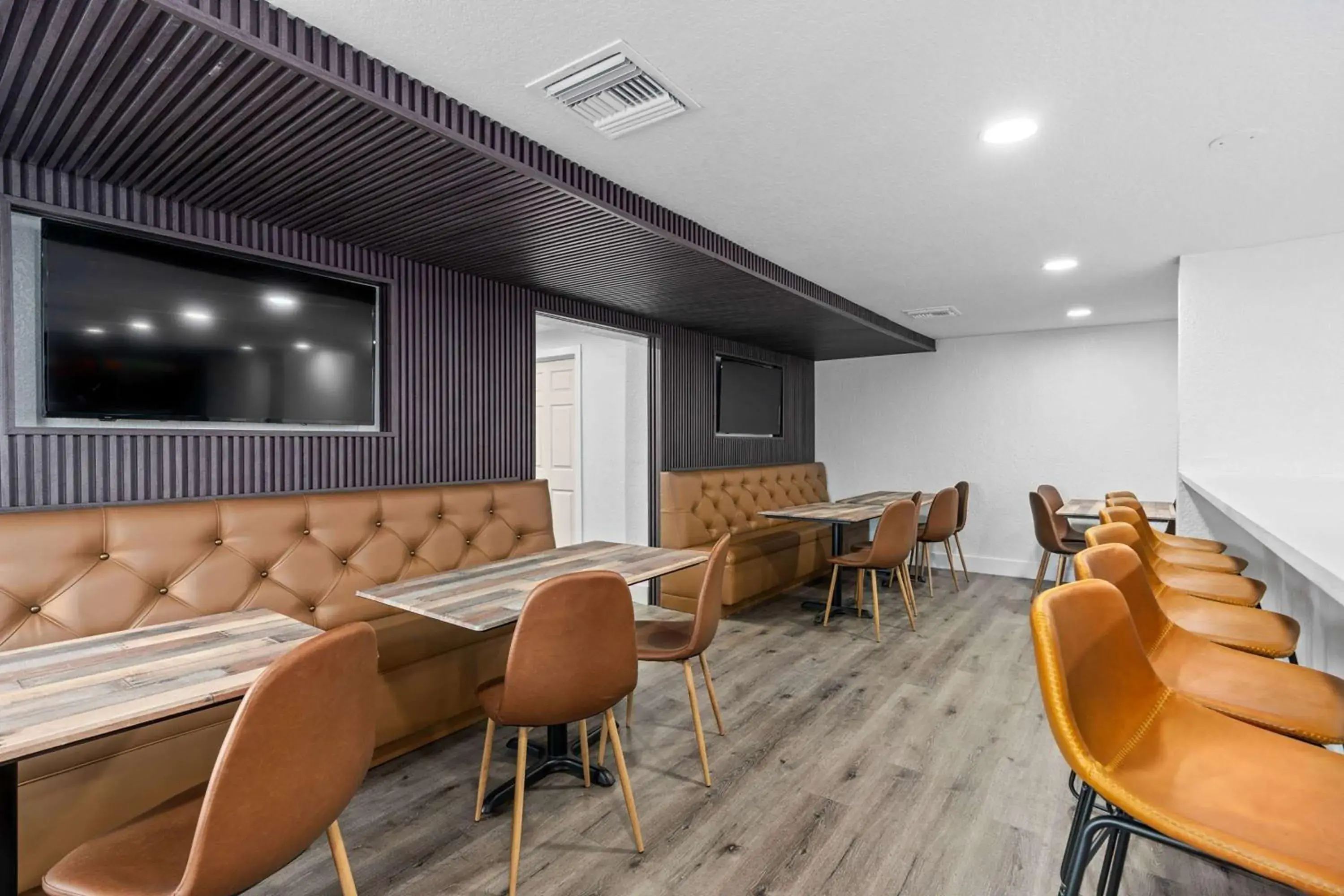 Restaurant/places to eat in Super 8 by Wyndham Kissimmee-Orlando Restaurant/places to eat in Super 8 by Wyndham Kissimmee-Orlando