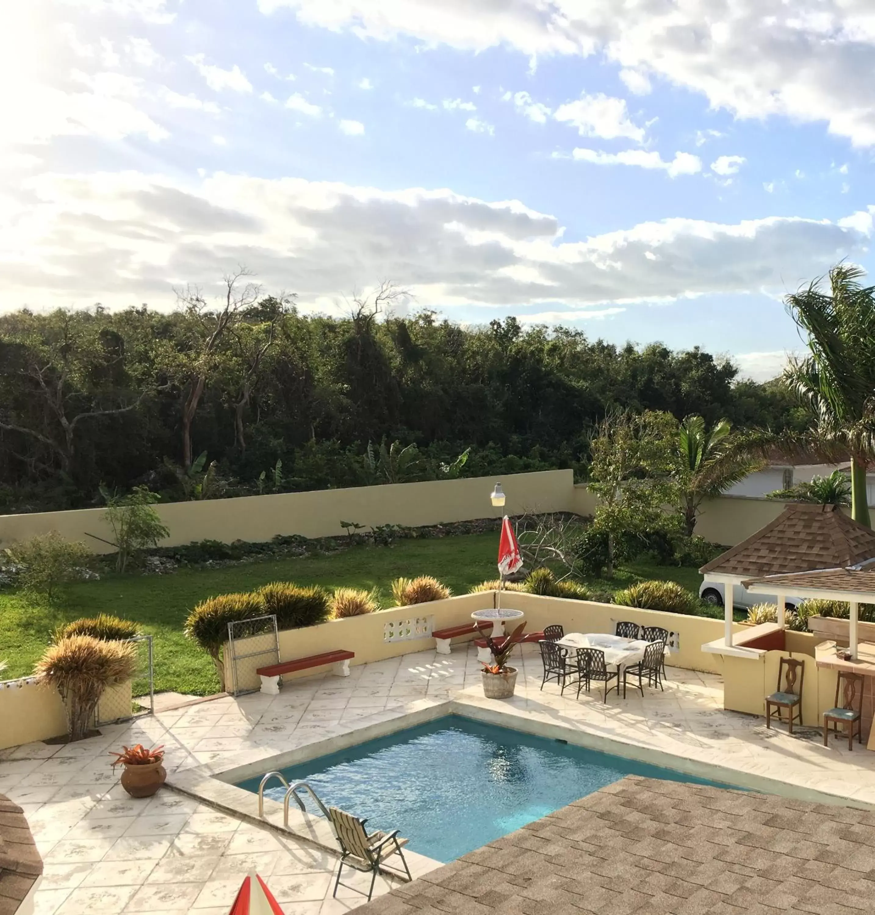 Swimming pool, Pool View in Golden Palm B & B