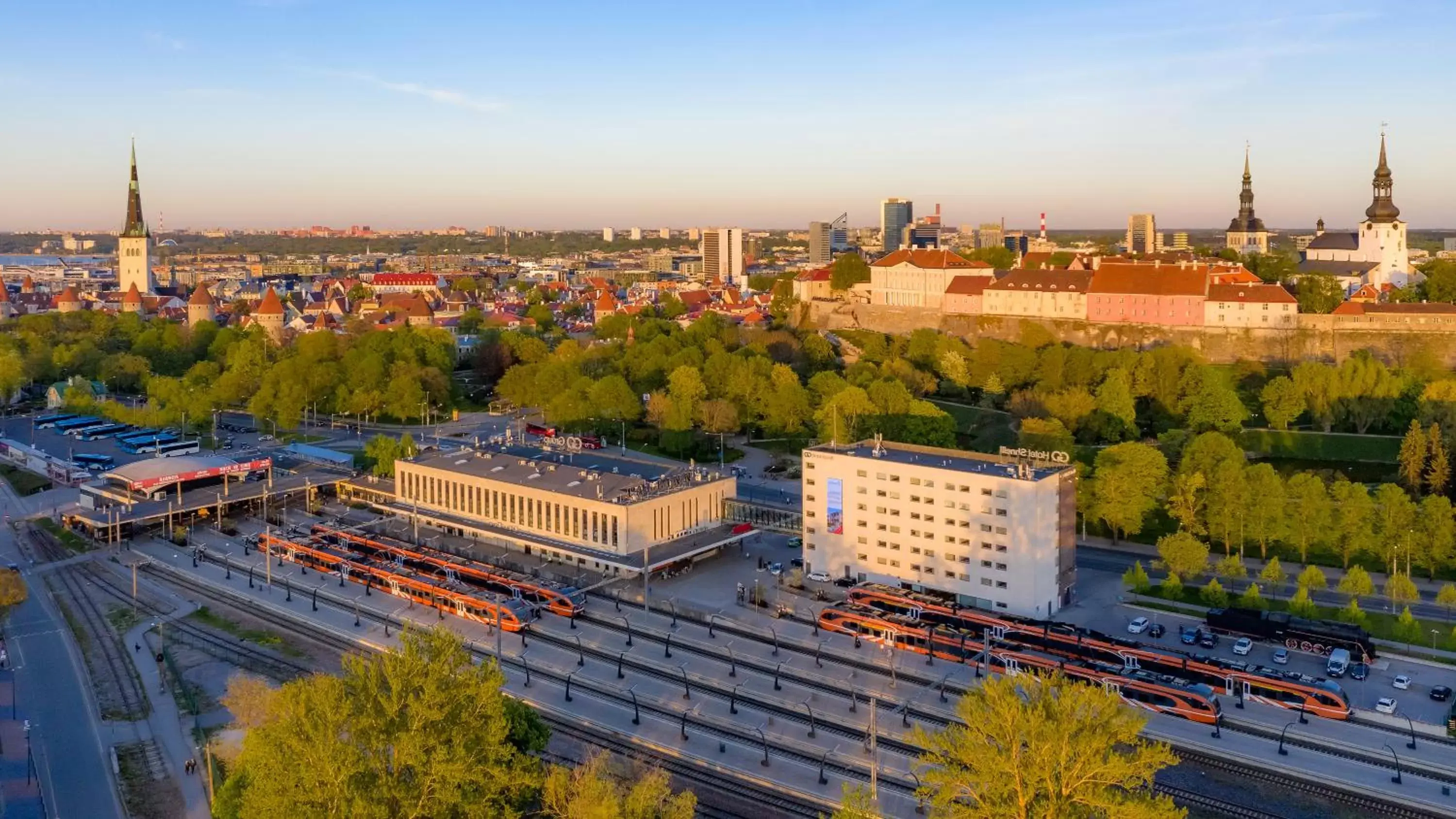 Property building, Bird's-eye View in Go Hotel Shnelli