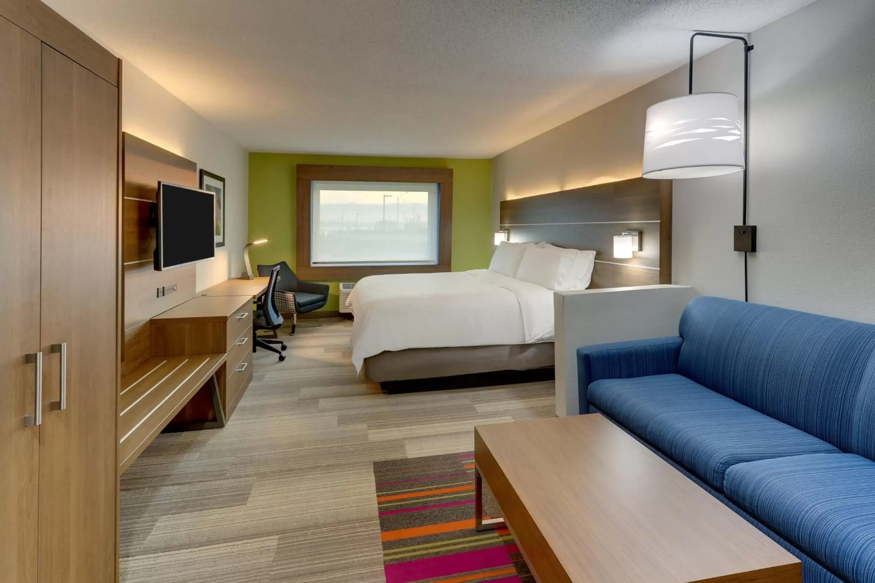 Photo of the whole room, Seating Area in Holiday Inn Express - Cincinnati North - Monroe, an IHG Hotel