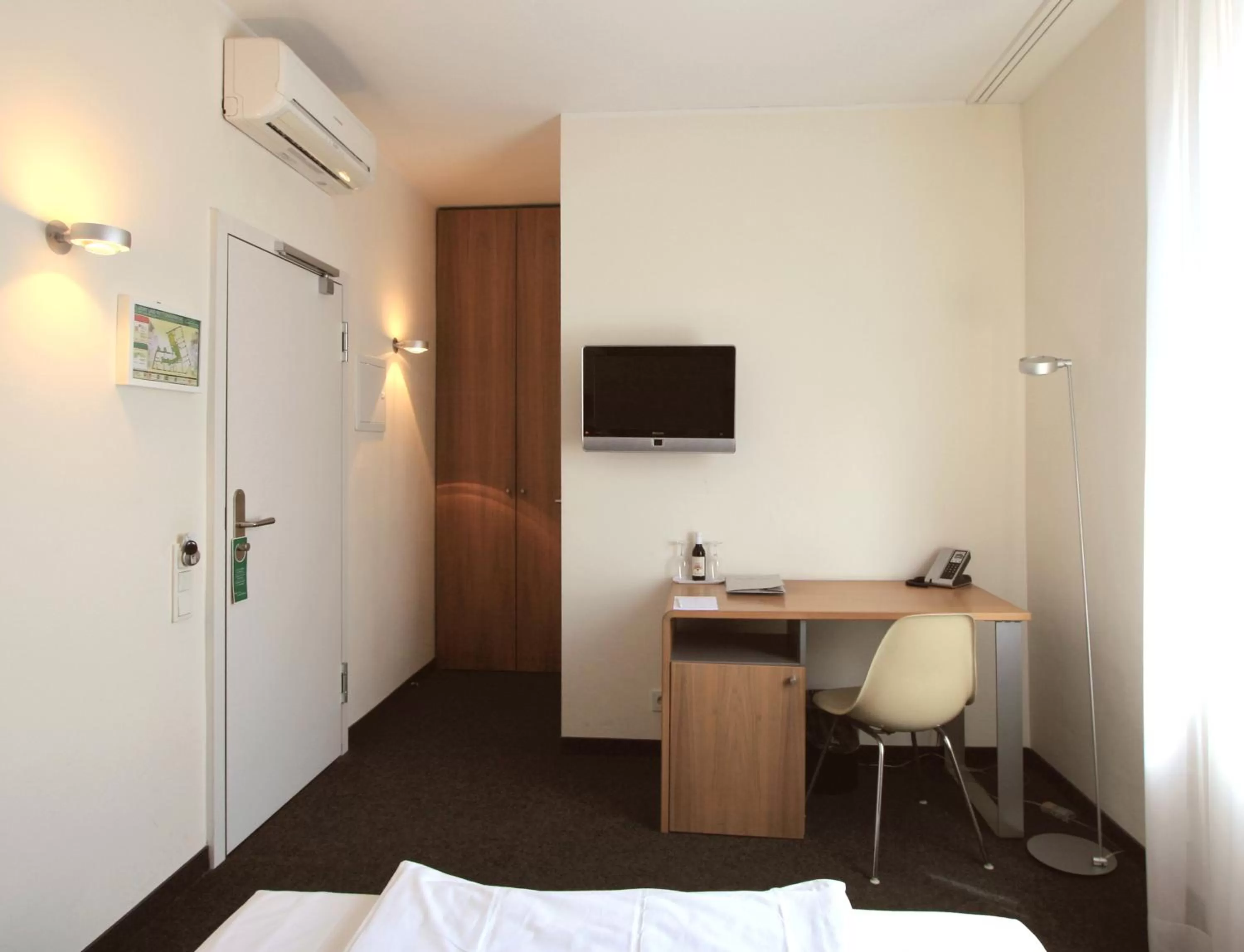 Bedroom, Bed in Chelsea Hotel