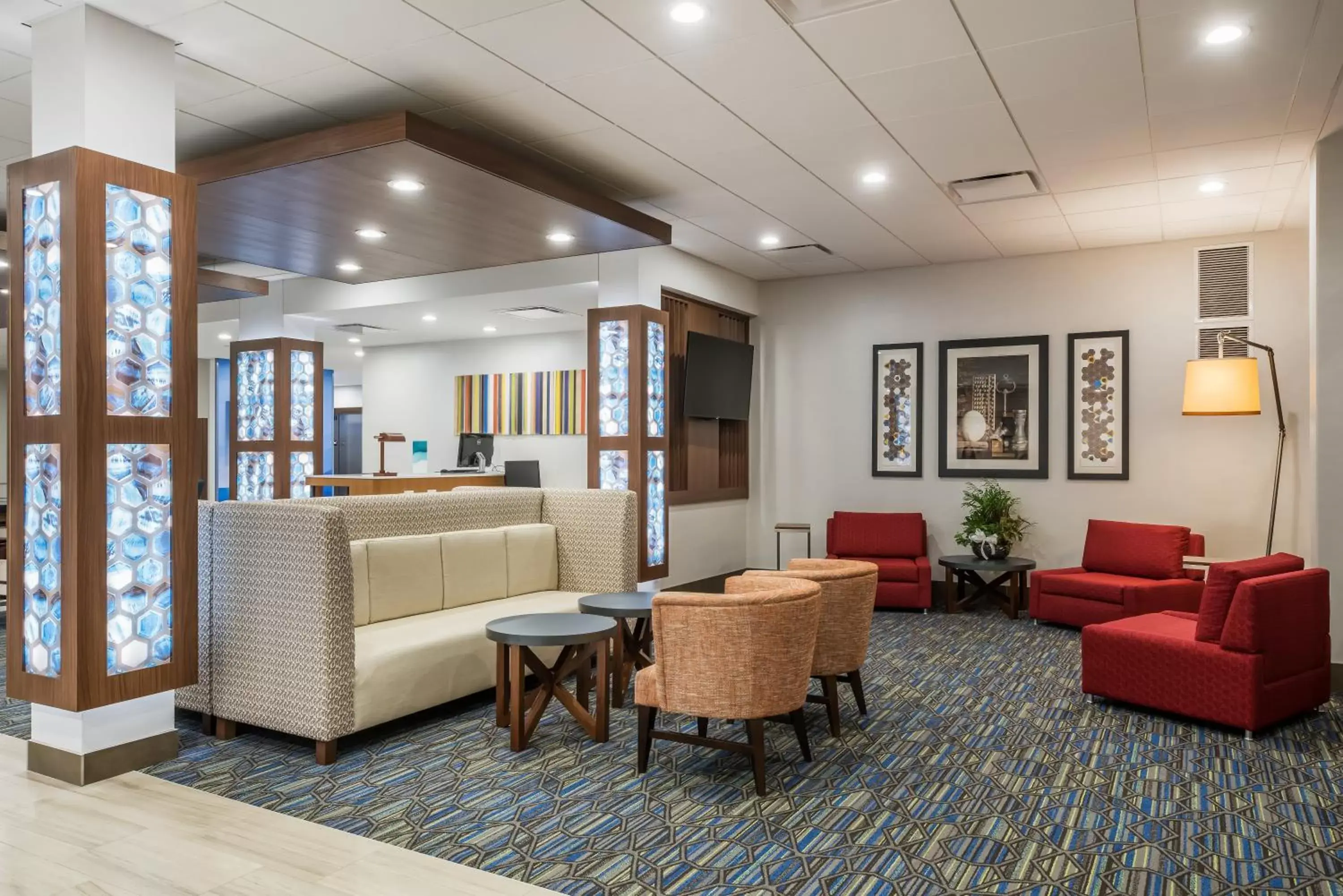 Lobby or reception, Lobby/Reception in Holiday Inn Express & Suites West Plains Southwest, an IHG Hotel