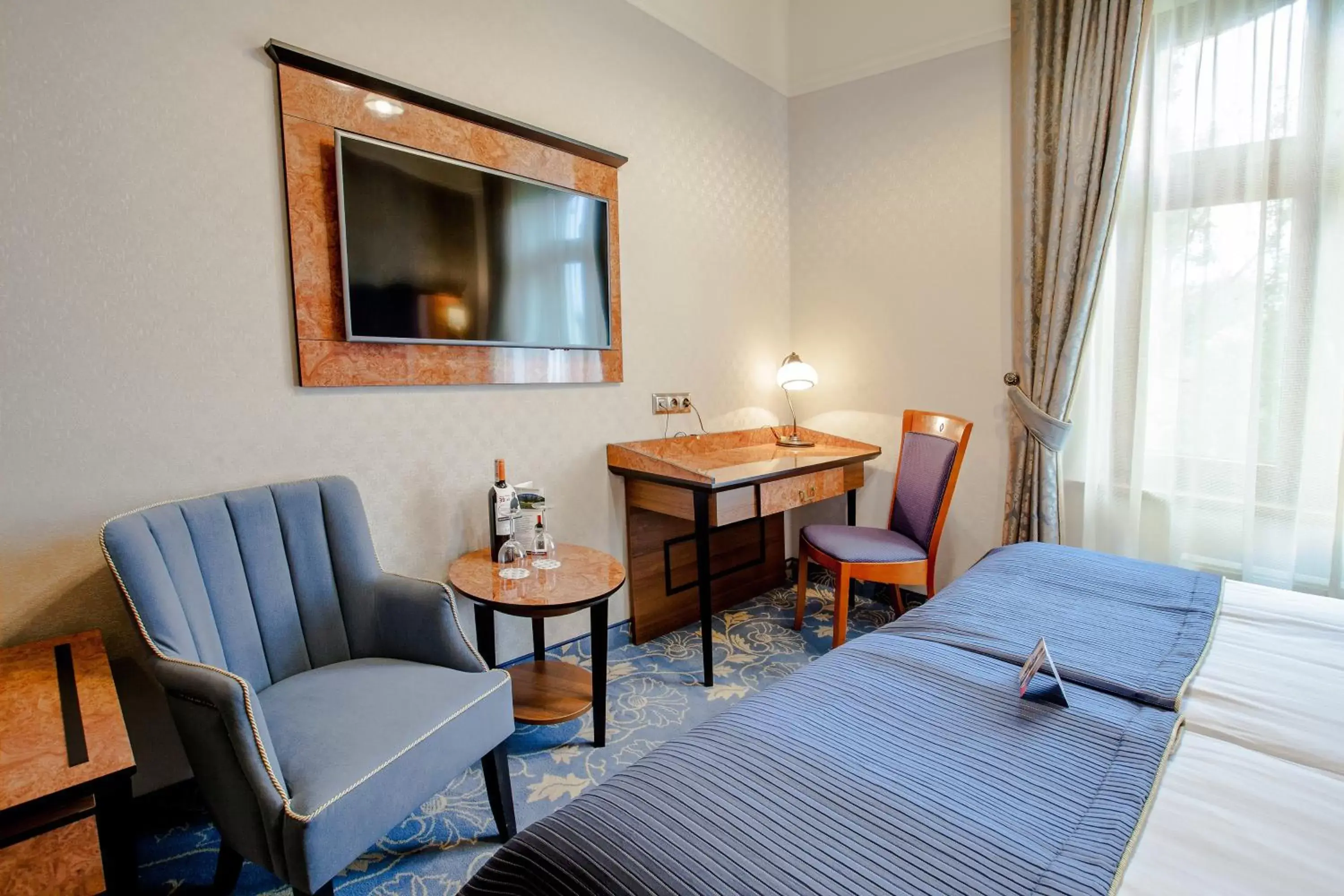 Bed, Seating Area in Hotel Diament Plaza Gliwice