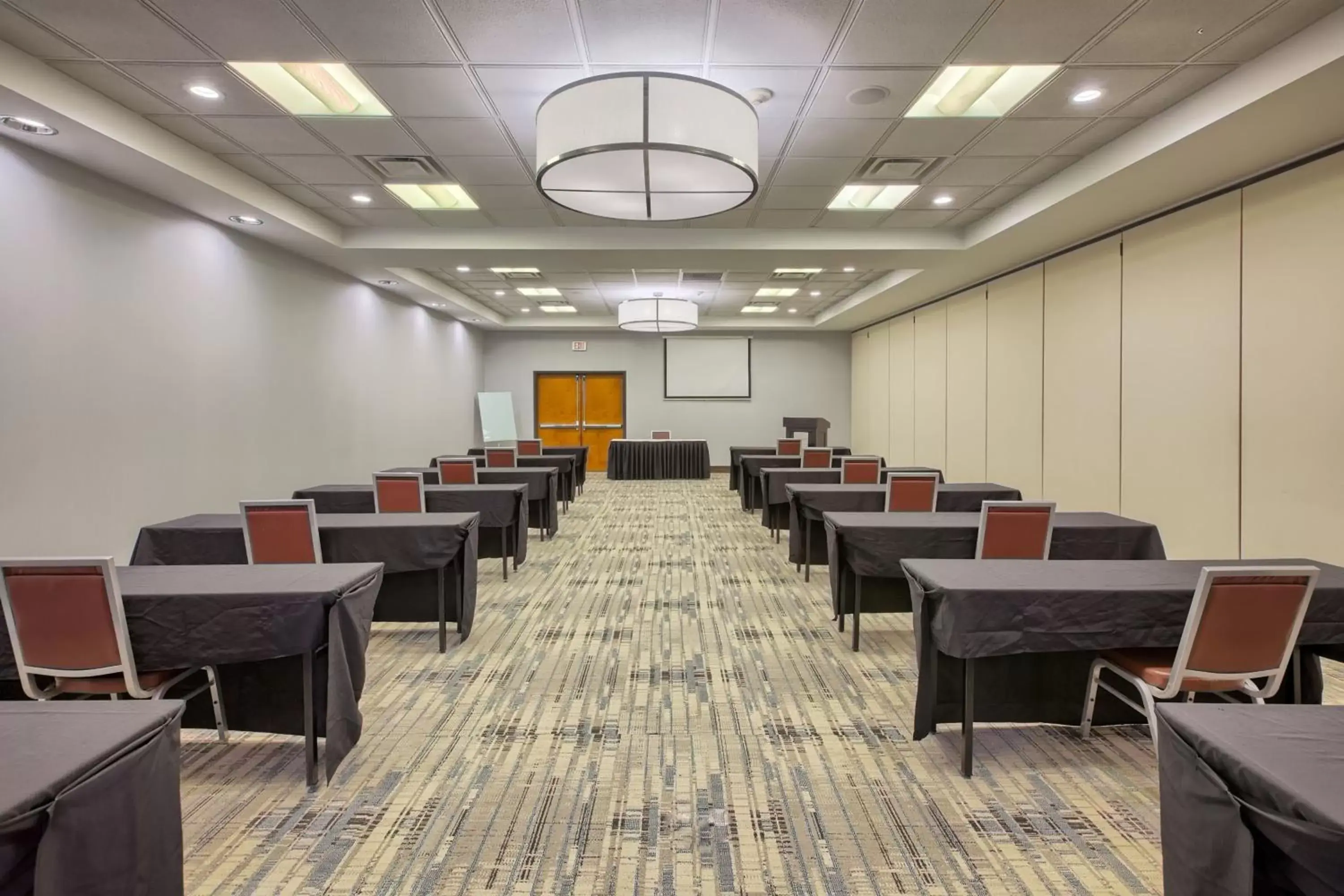 Meeting/conference room in Four Points by Sheraton Raleigh Durham Airport