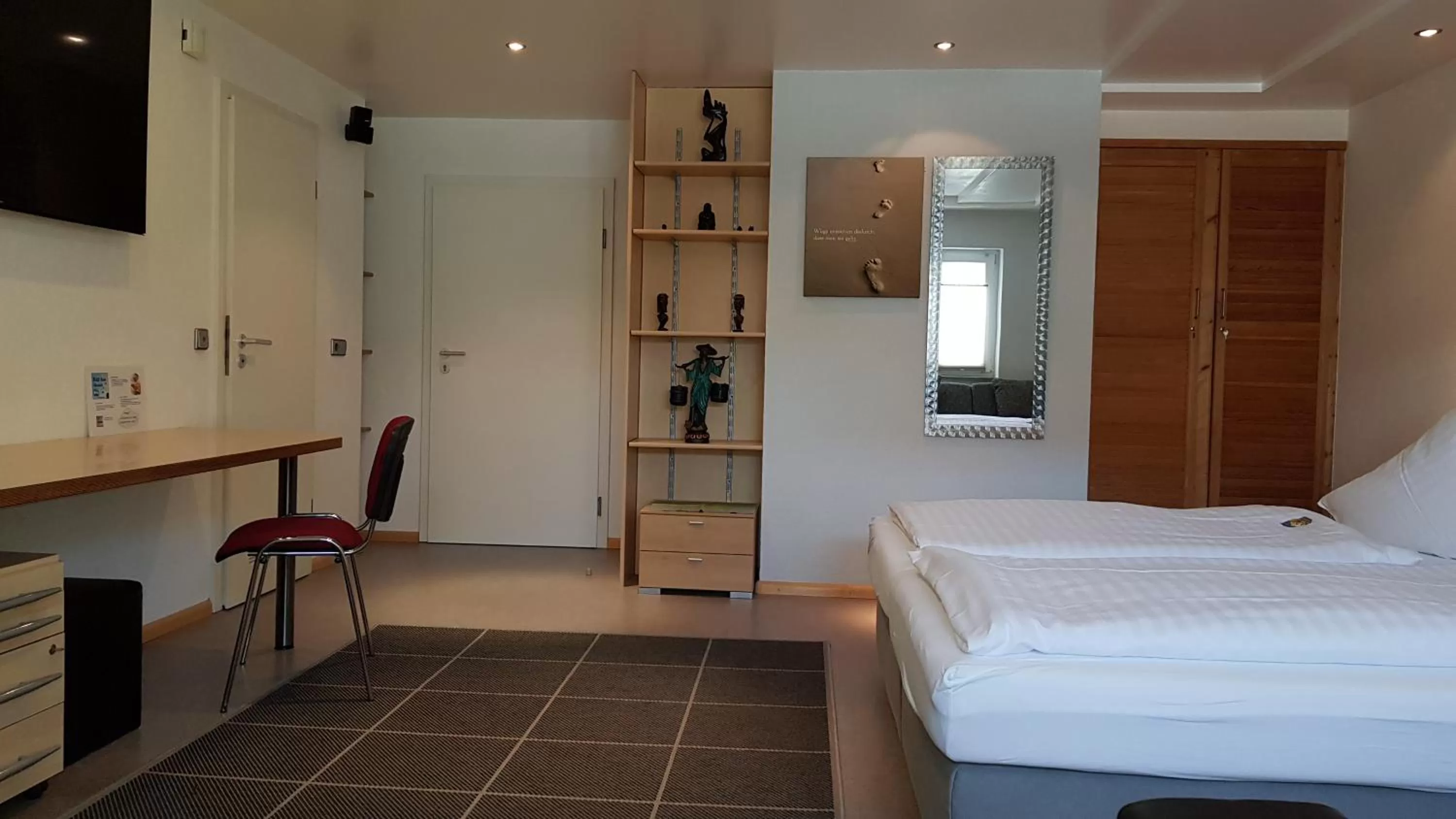 Photo of the whole room, Bed in H41 Inn Hotel Garni Freiburg