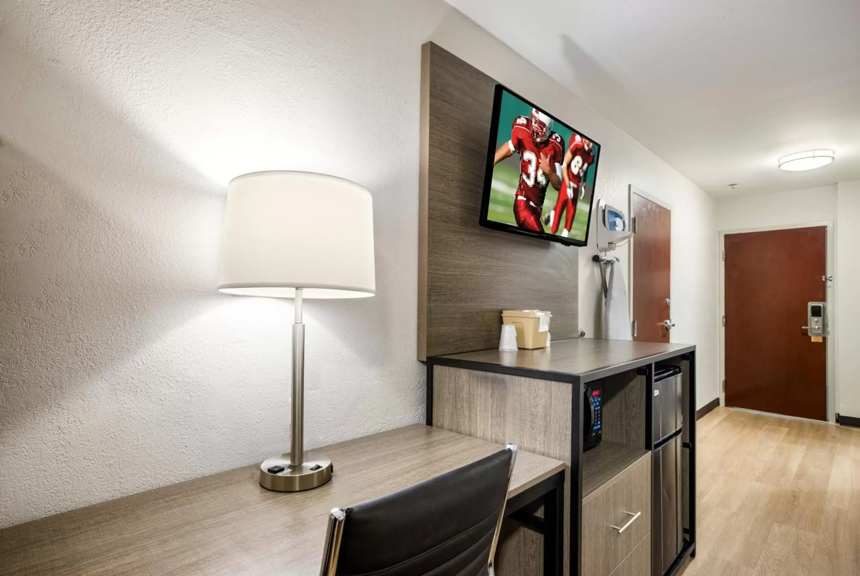 Photo of the whole room, TV/Entertainment Center in Red Roof Inn PLUS+ & Suites Savannah – I-95