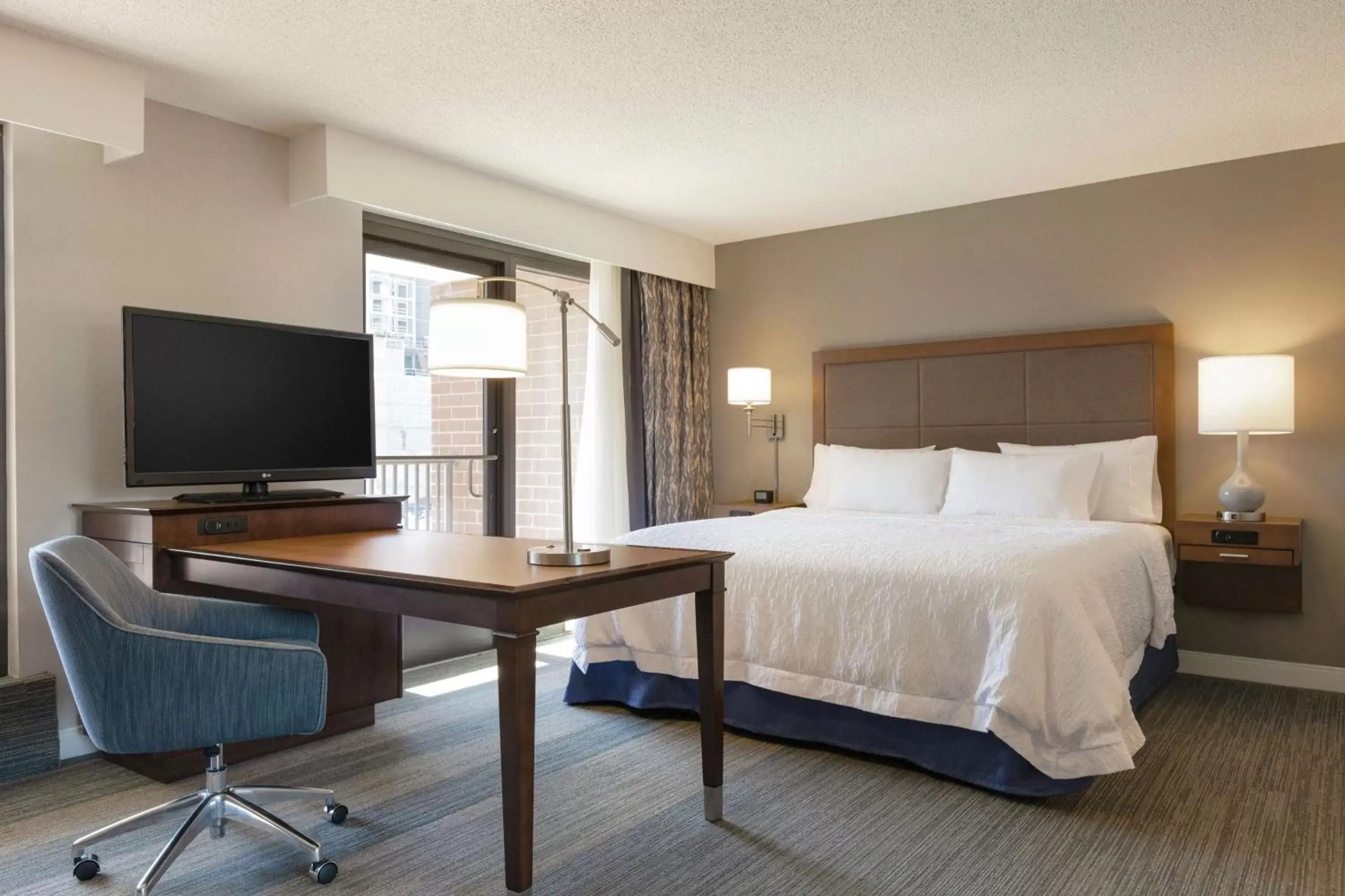 Bedroom, Bed in Hampton Inn & Suites Nashville-Downtown