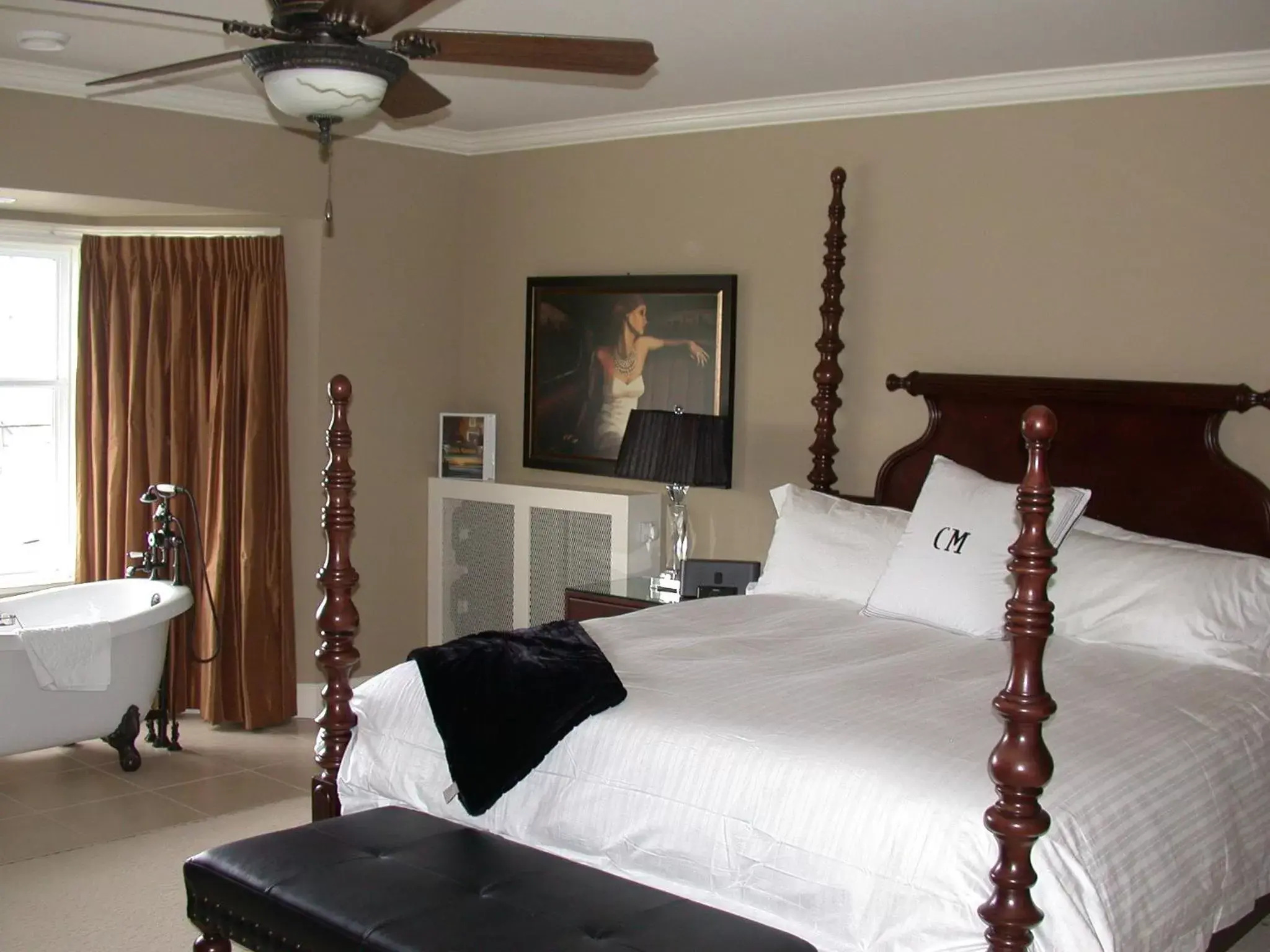Photo of the whole room, Bed in Crown Mansion Boutique Hotel & Villas