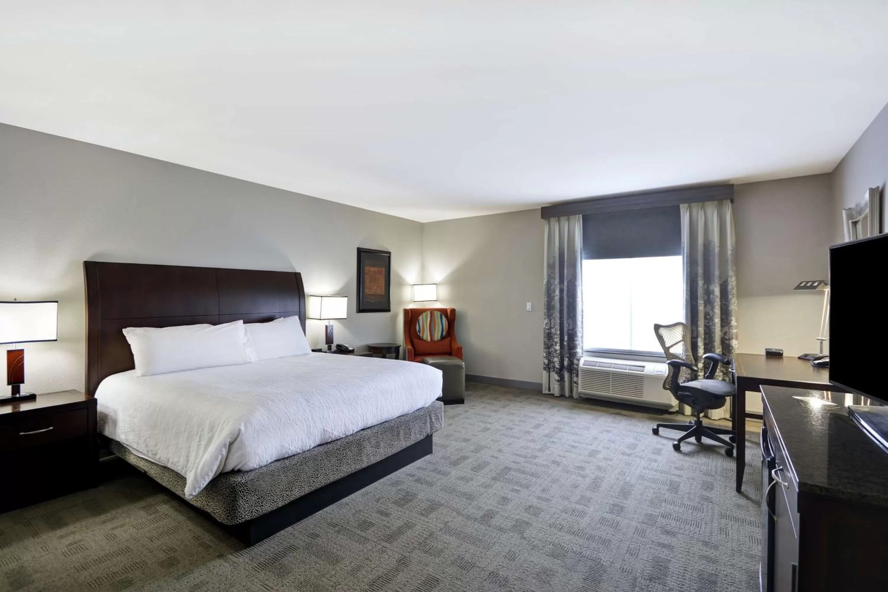 Bedroom, Bed in Hilton Garden Inn Toledo / Perrysburg