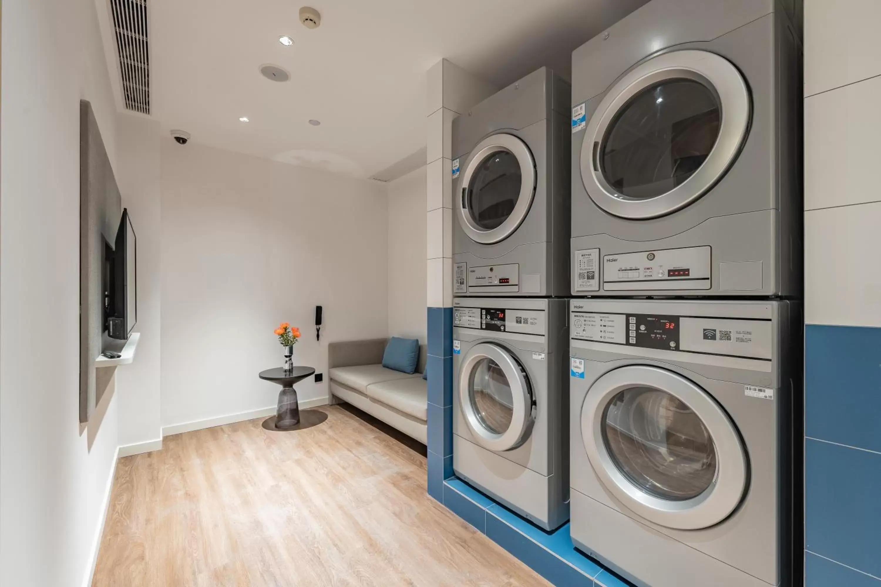 washing machine, Kitchen/Kitchenette in Holiday Inn Express Shanghai Expo Centre, an IHG Hotel