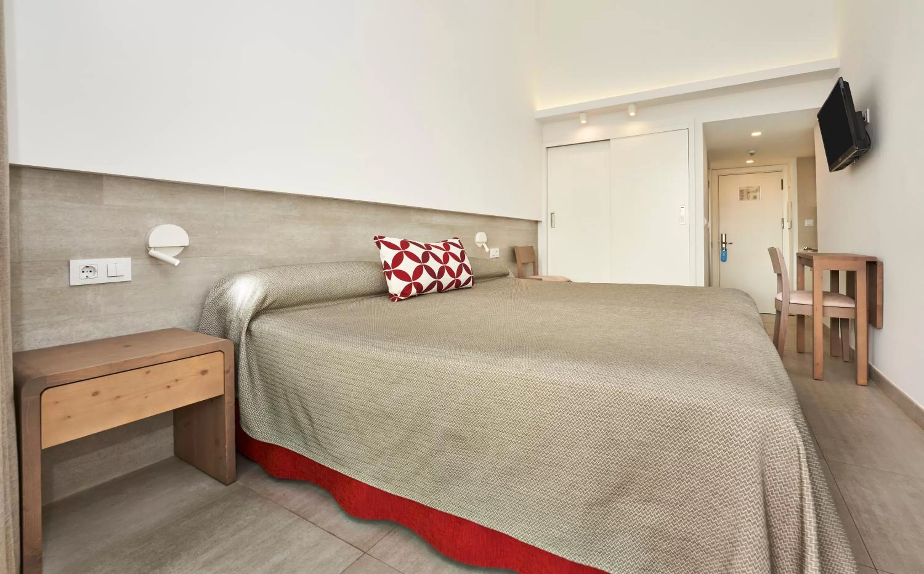 Bedroom, Bed in Hoposa Hotel & Apartaments VillaConcha