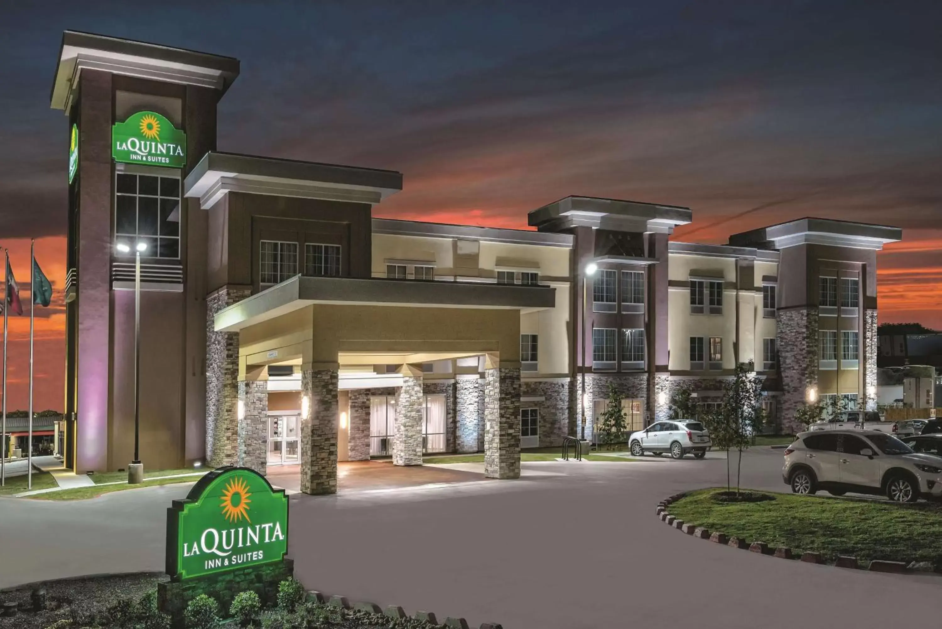 Property building in La Quinta by Wyndham San Antonio by Frost Bank Center Property building in La Quinta by Wyndham San Antonio by Frost Bank Center