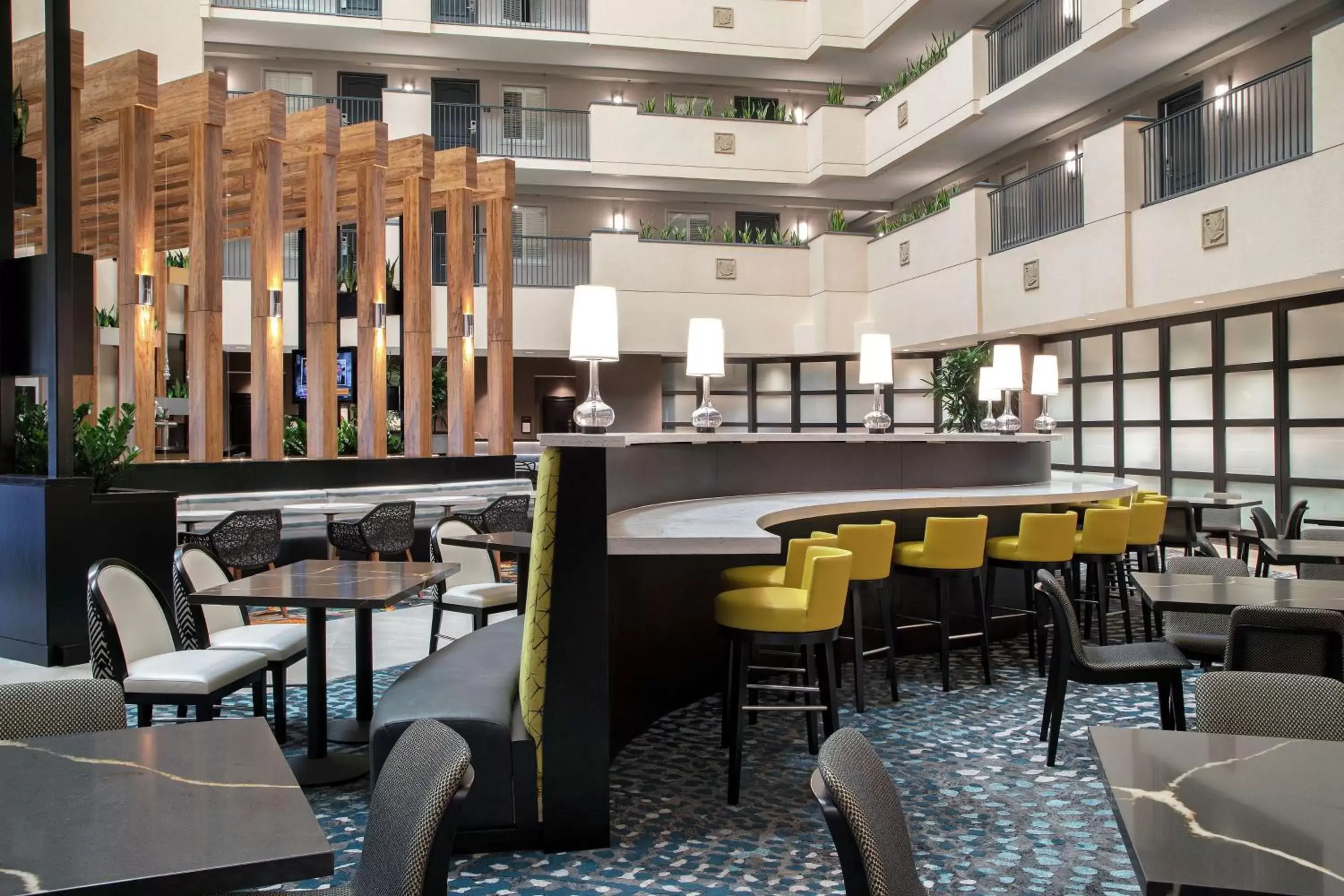 Lounge or bar, Lounge/Bar in Embassy Suites Orlando - Airport