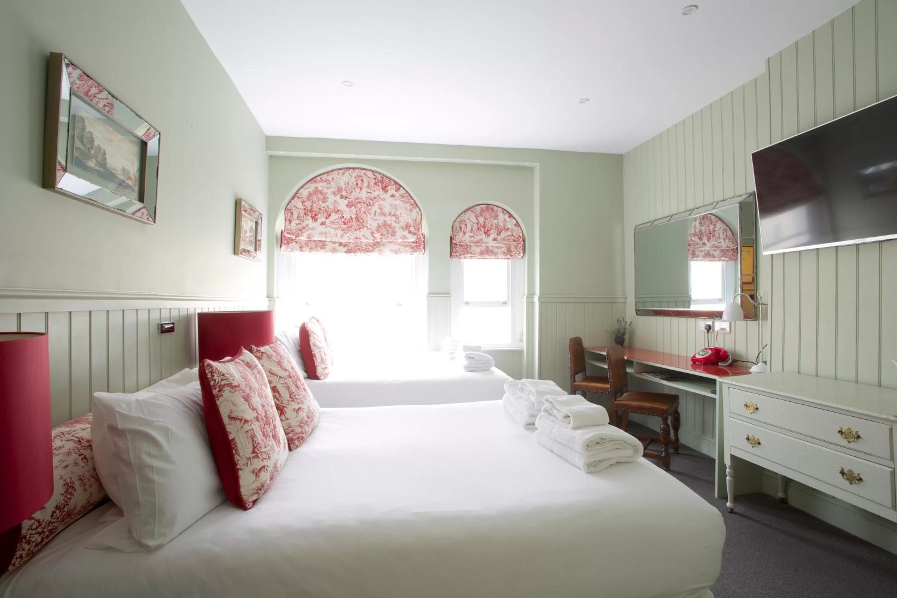 Photo of the whole room, Bed in Georgian House Hotel