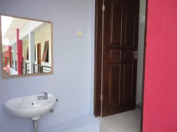 Bathroom in Jazz Senggigi Hotel