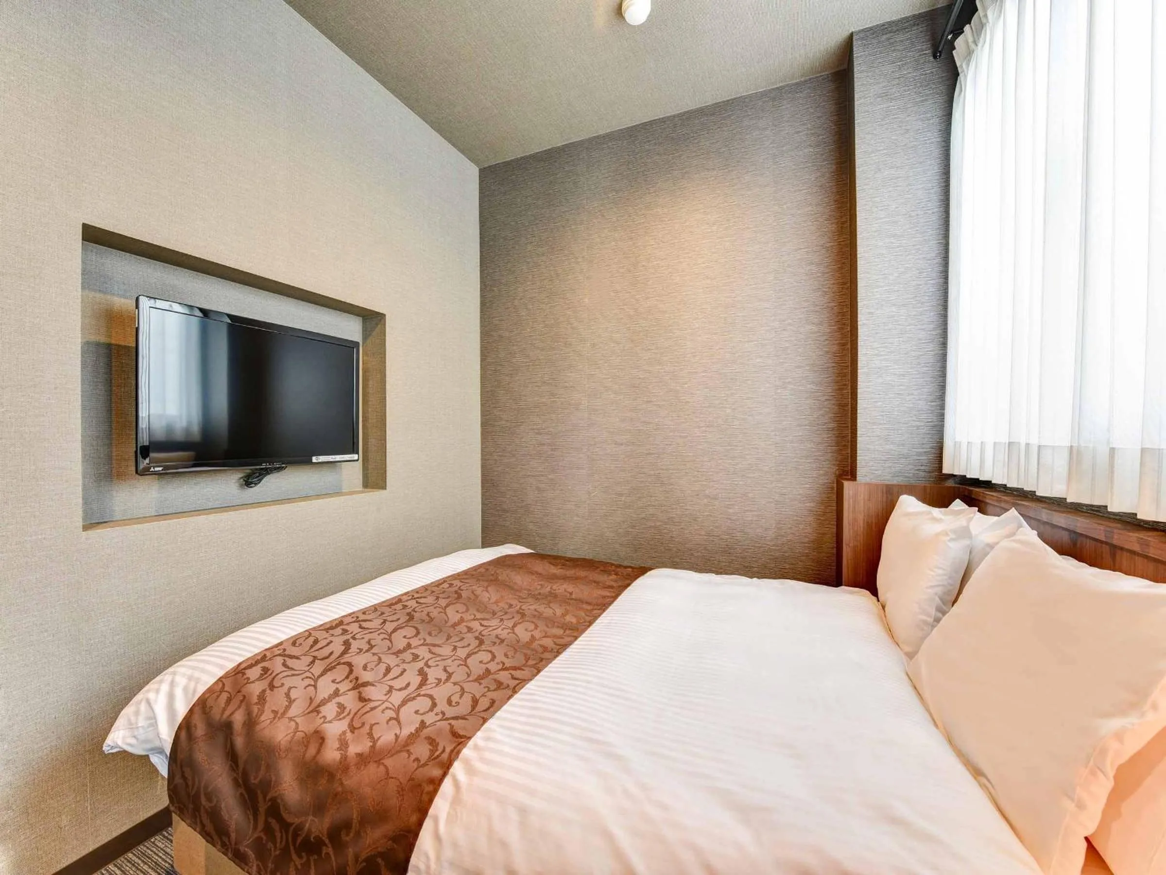 Photo of the whole room, Bed in Hotel Crane Tachibana