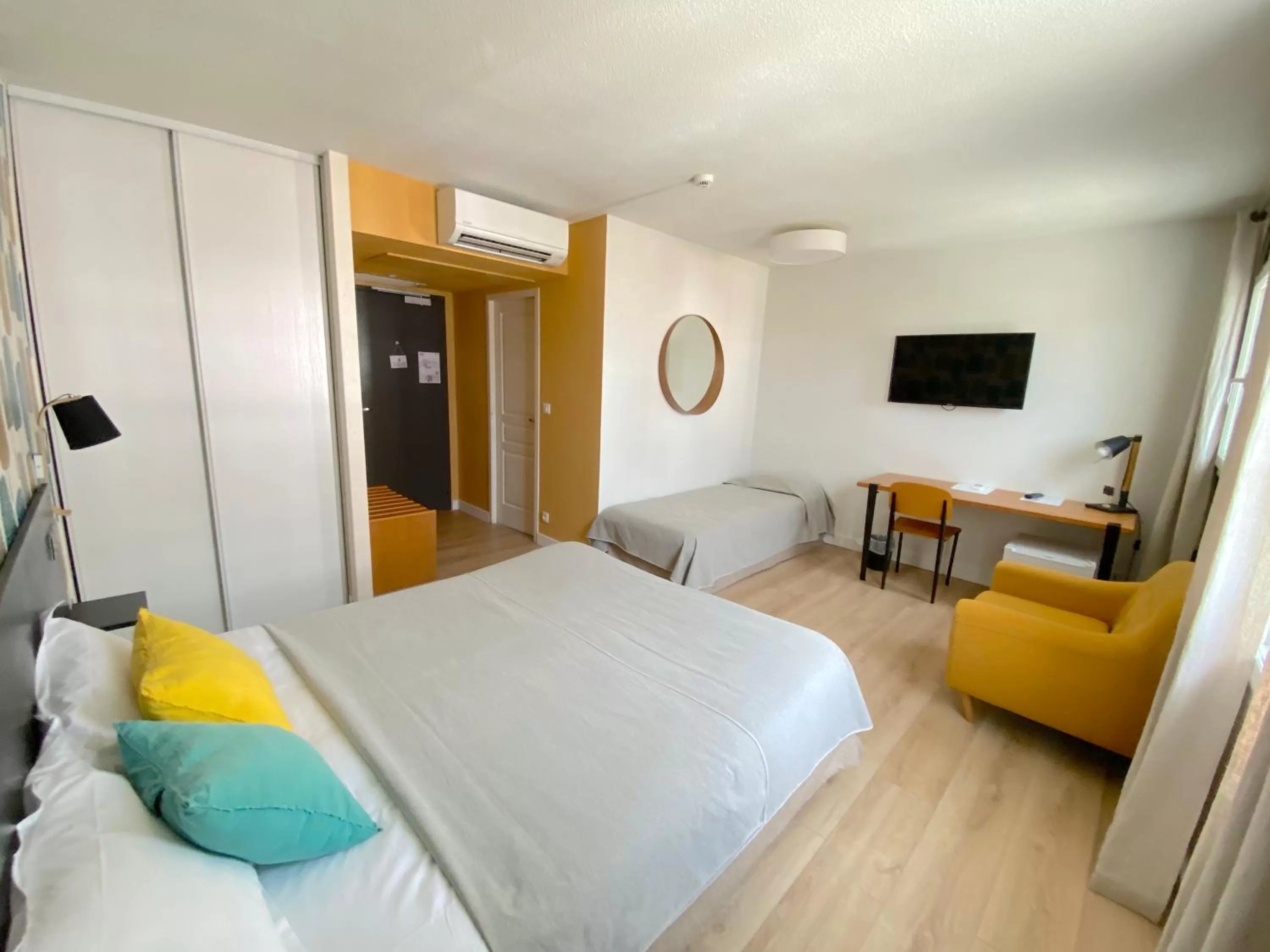 Photo of the whole room, Bed in Hôtel & Appart-hôtel Olatua