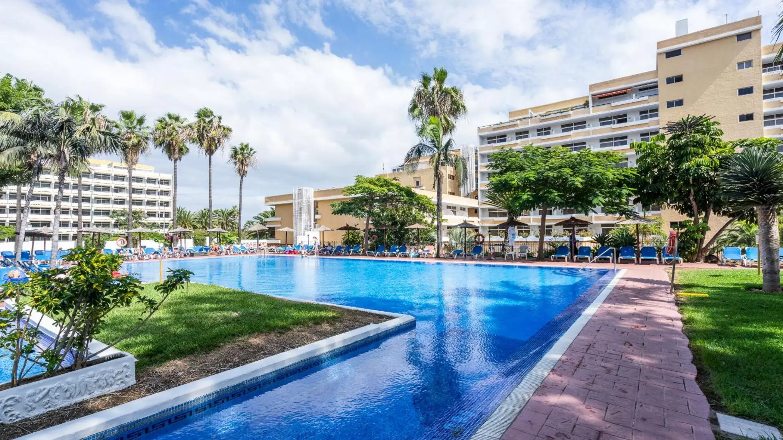 Swimming Pool in Complejo Blue Sea Puerto Resort compuesto por Hotel Canarife y Bonanza Palace