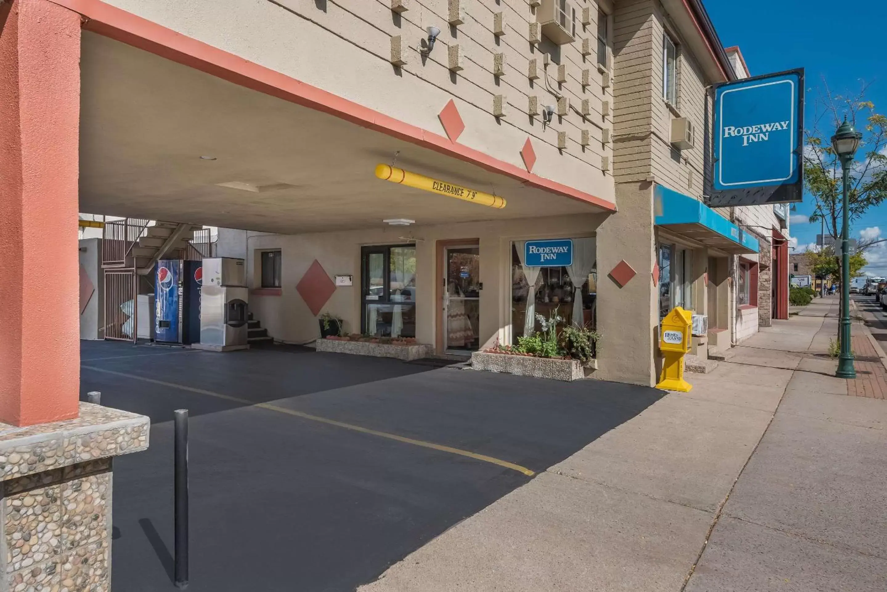 Property building in Rodeway Inn Flagstaff-Downtown Property building in Rodeway Inn Flagstaff-Downtown