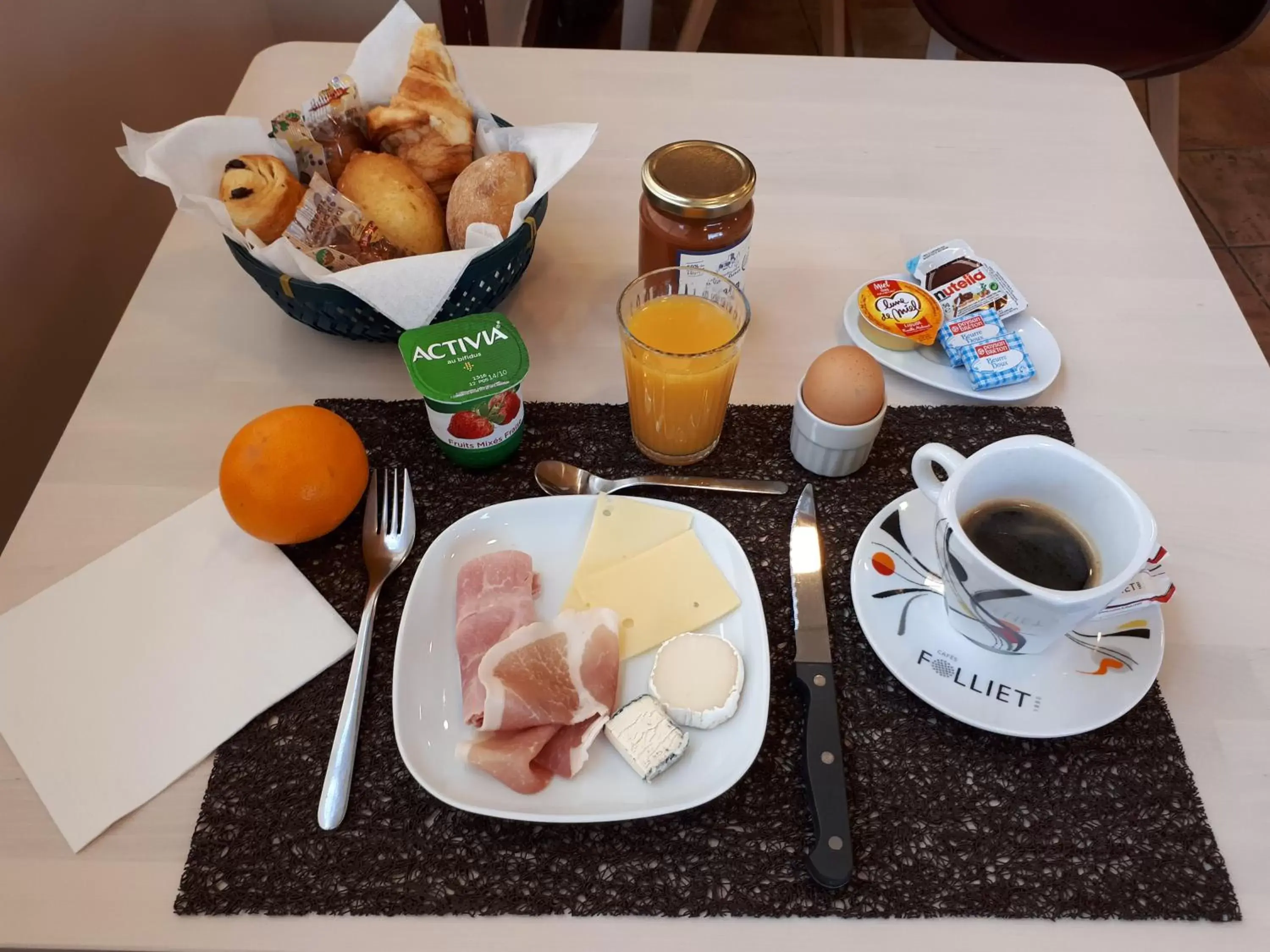 Buffet breakfast in Brit Hotel Roanne - Le Grand Hôtel