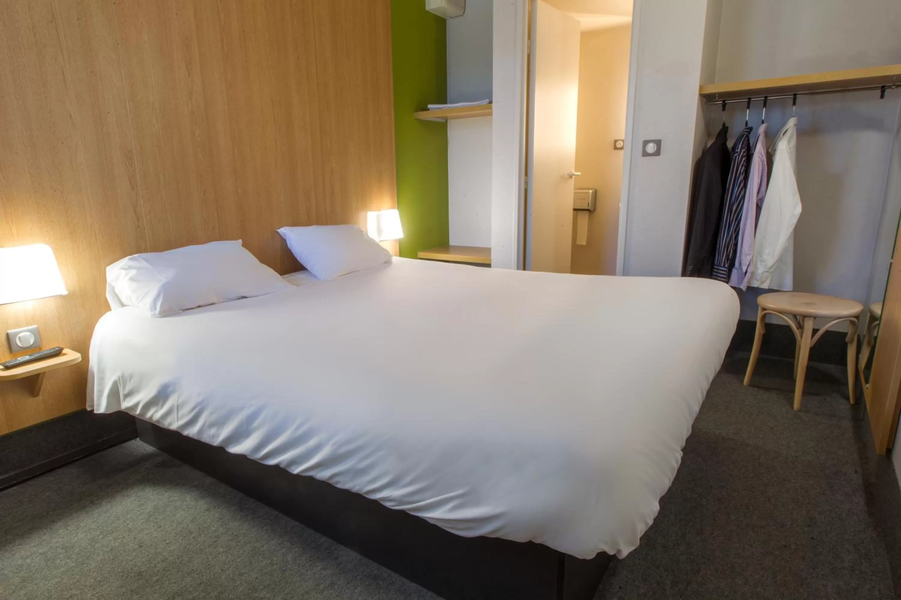 Bedroom, Bed in B&B HOTEL Troyes Barberey