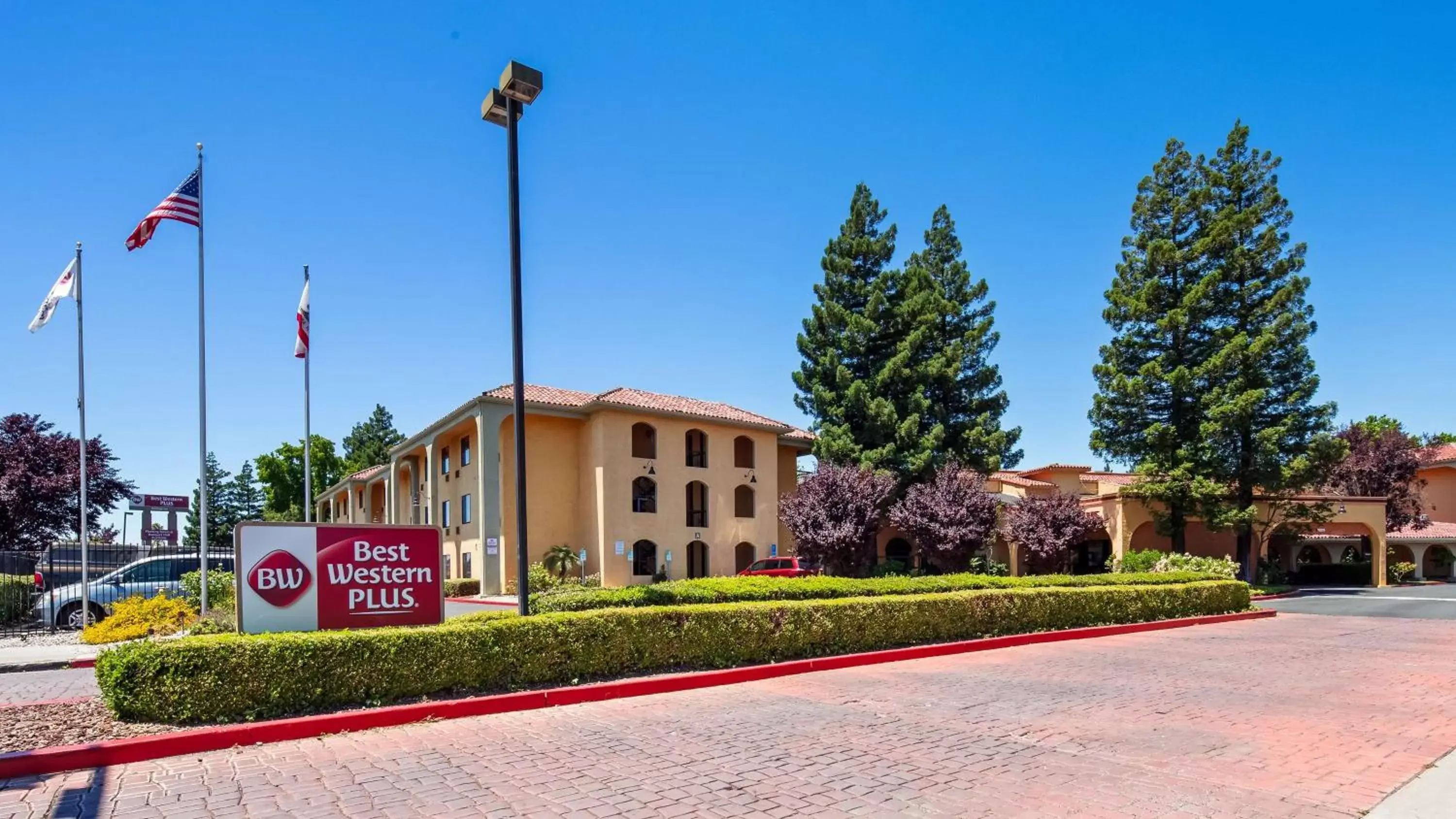 Property Building in Best Western Plus Heritage Inn