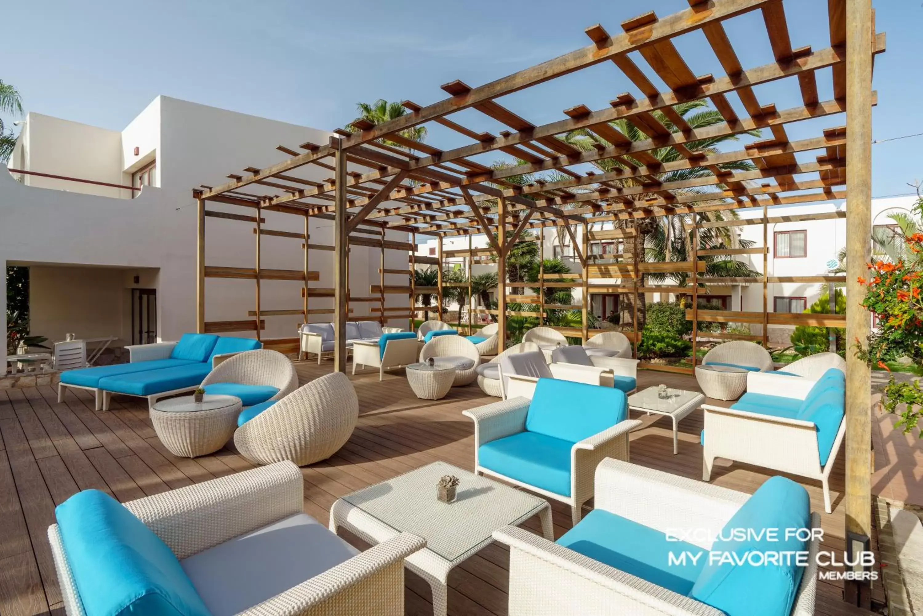 Lounge or bar in Alua Suites Fuerteventura - All Inclusive