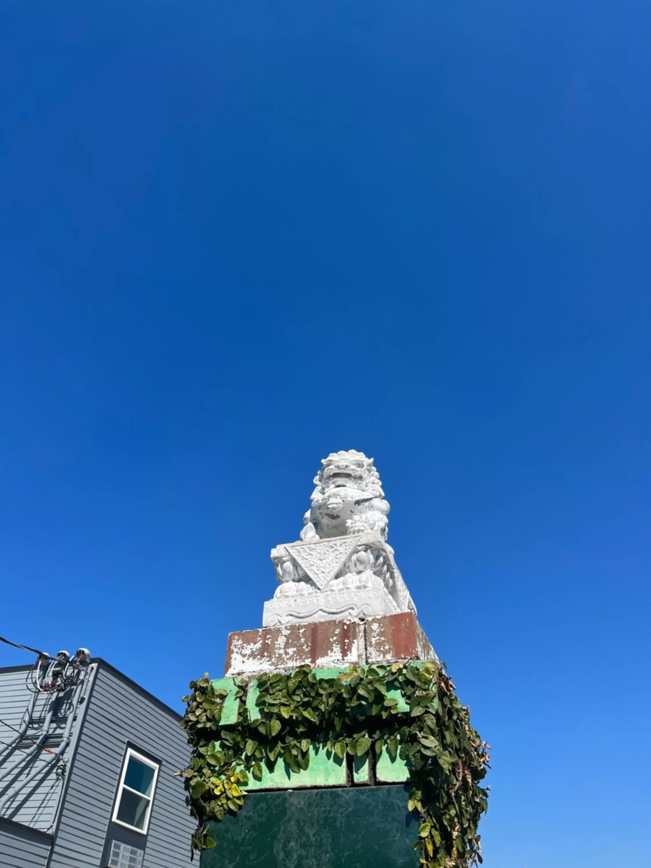 Property Building in Lucky Inn New Orleans