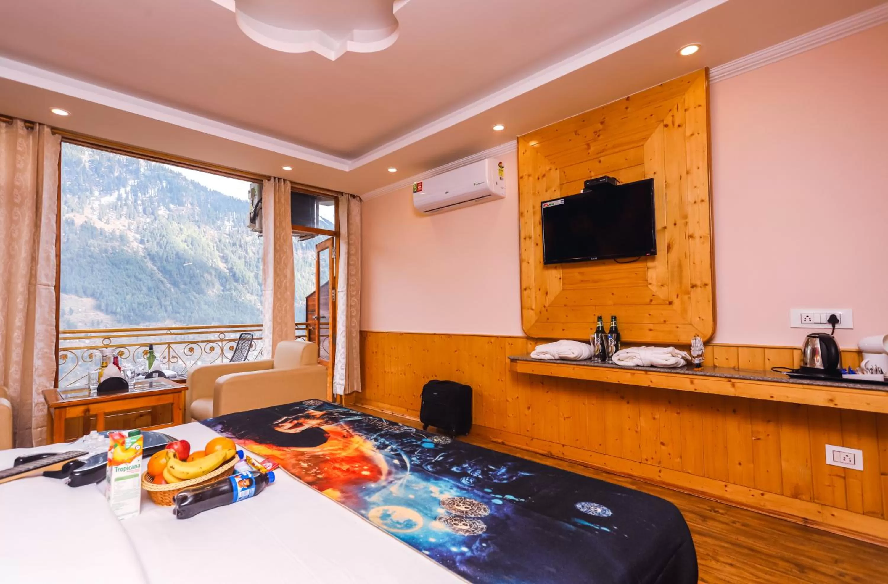 TV and multimedia in Hotel Smugglers Mountain View - central heated & air Cooled