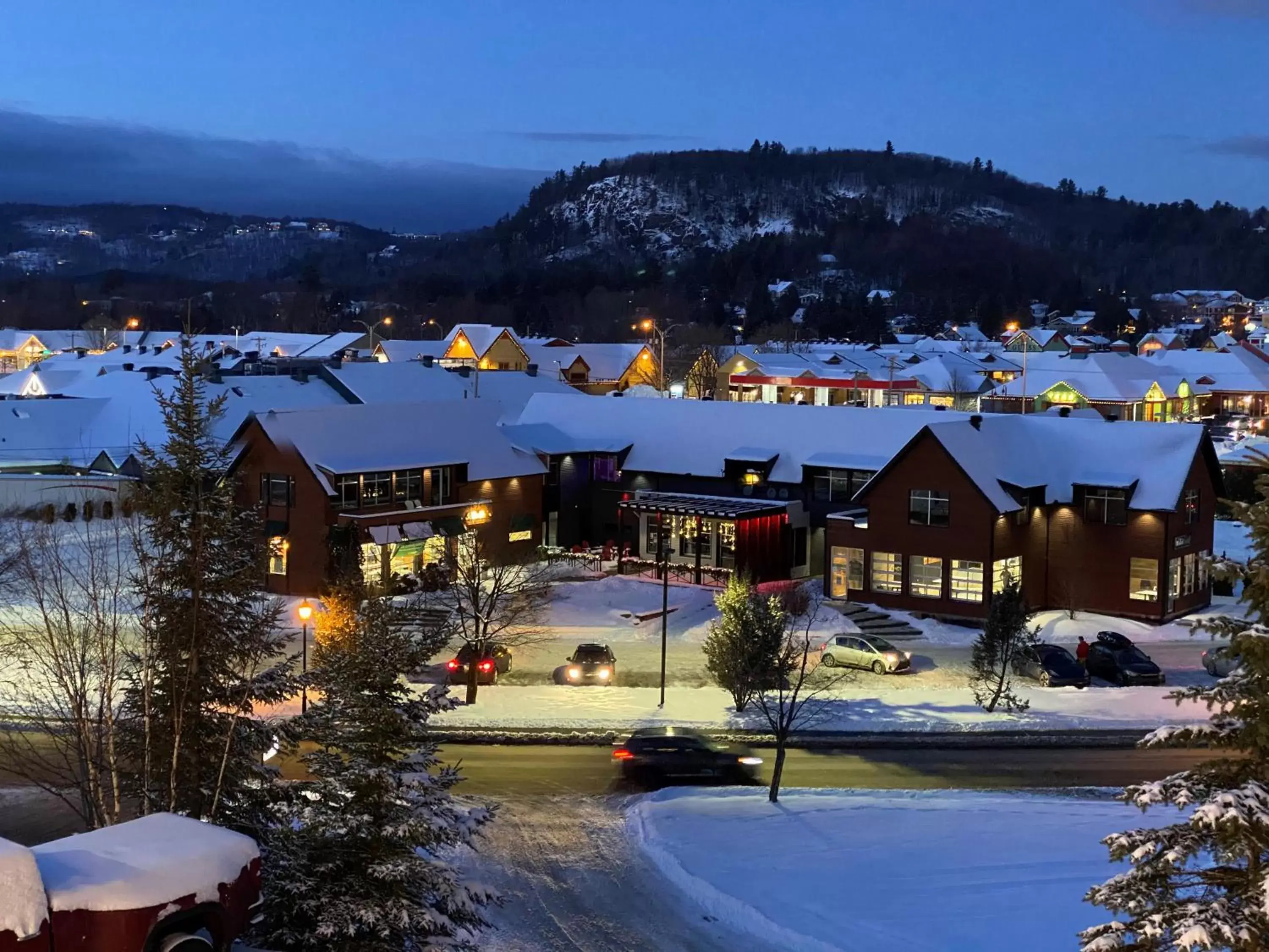 Night, Winter in Hotel and Suites Les Laurentides