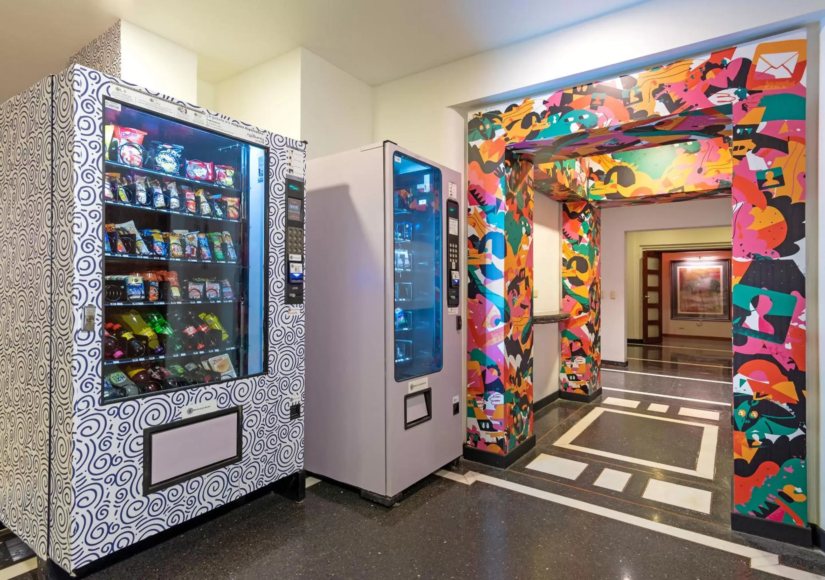 vending machine, Supermarket/Shops in GIO Suites Parque 93 Bogotá