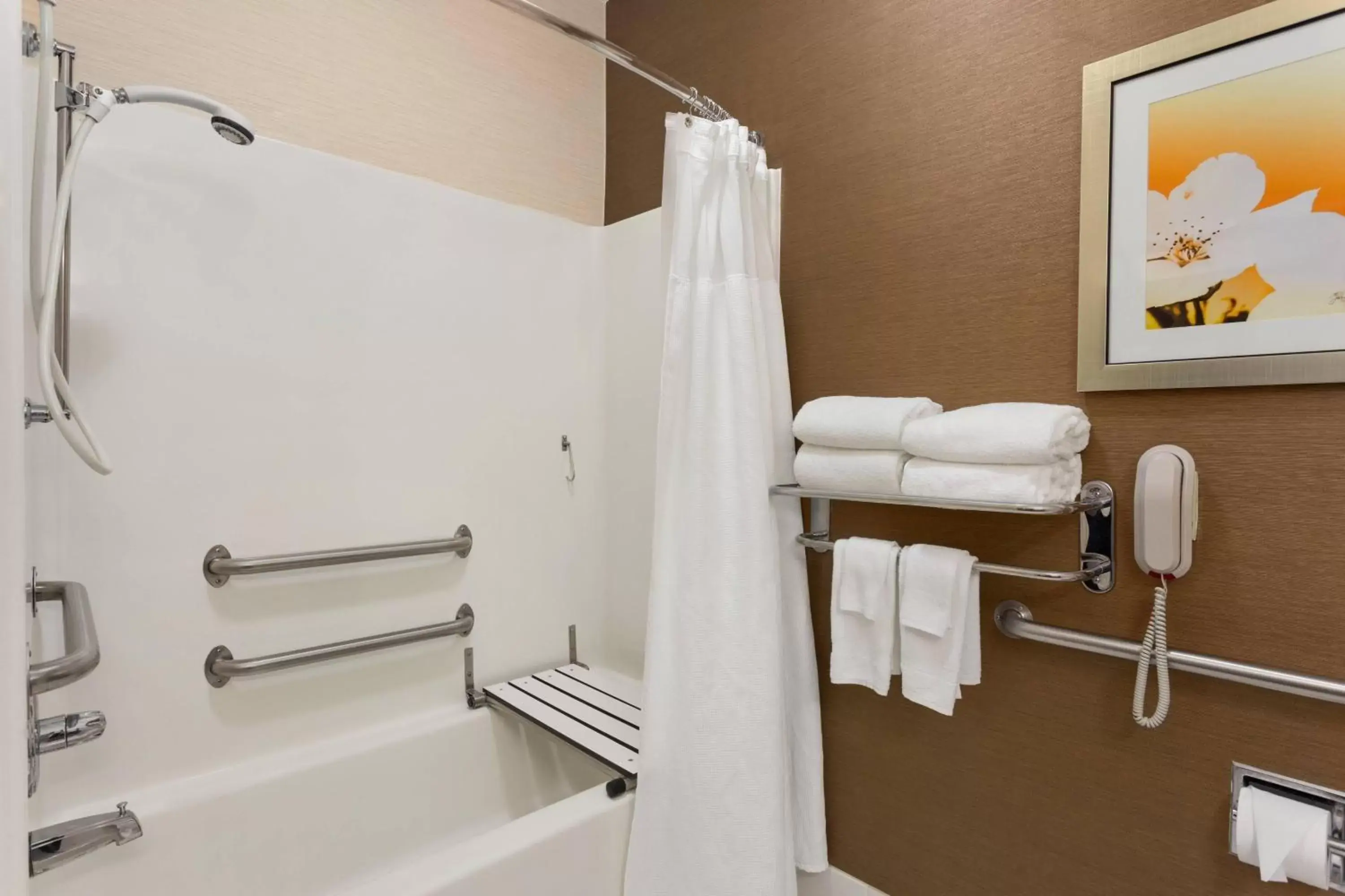 Bathroom in Fairfield Inn & Suites by Marriott Norman