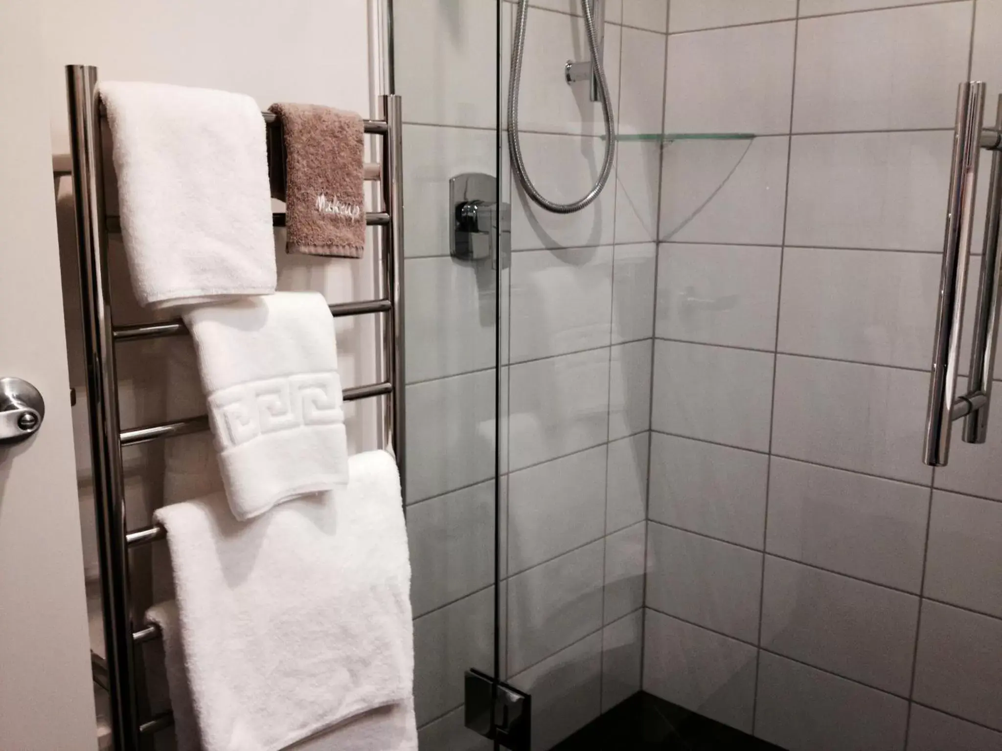 Shower, Bathroom in 315 Euro Motel and Serviced Apartments