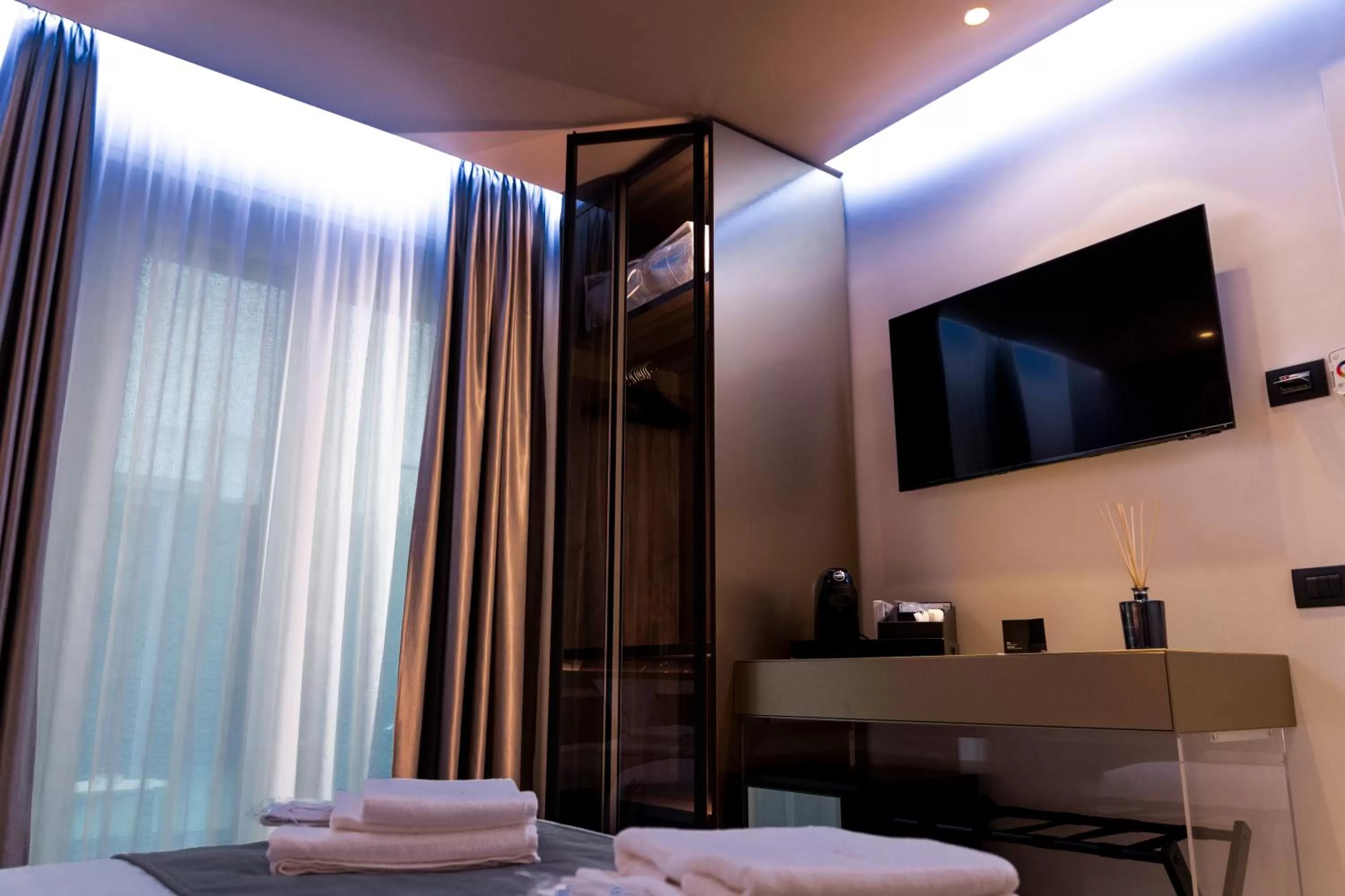 wardrobe, TV/Entertainment Center in Trèscharme