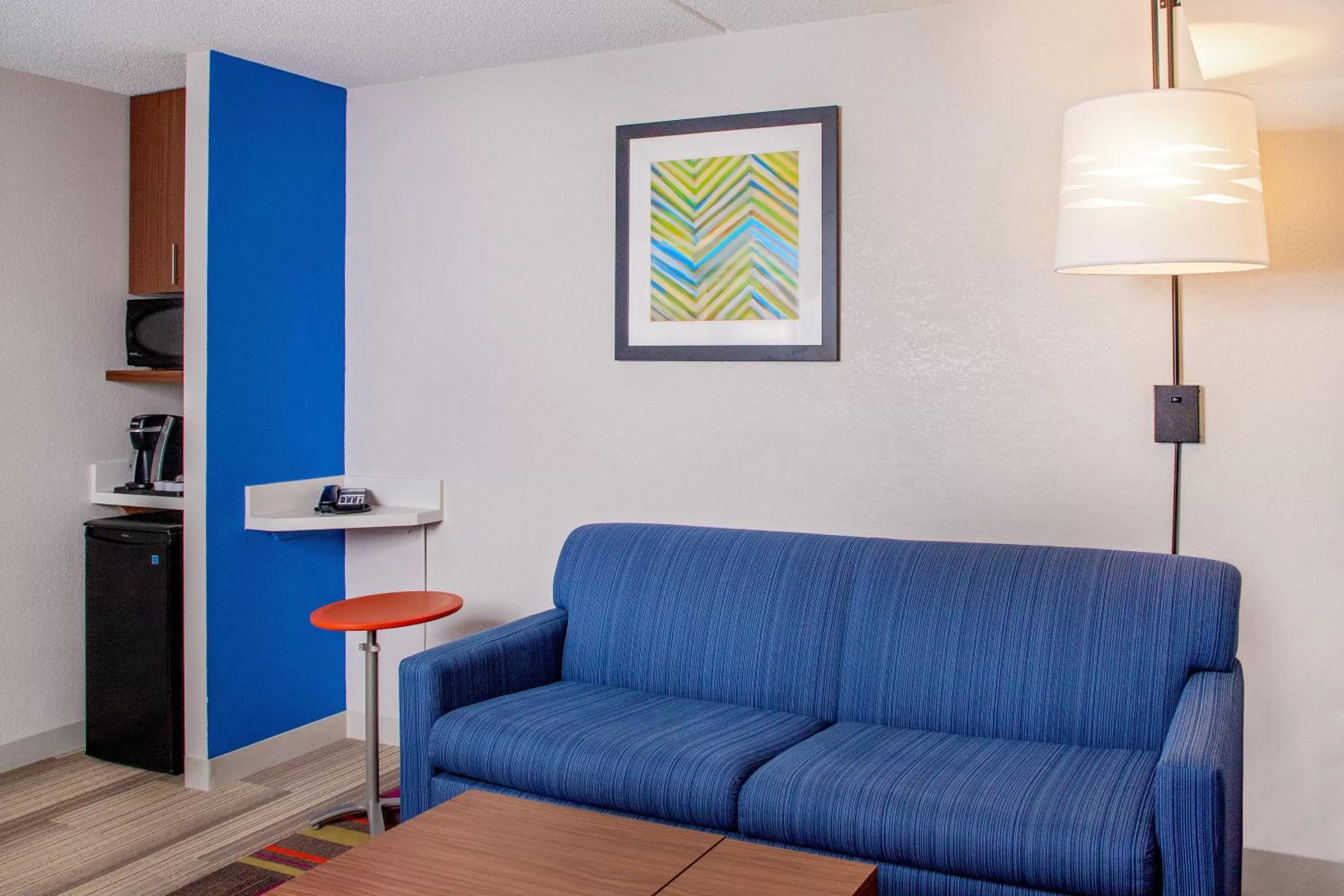 King Suite - Hearing Accessible, Sofa Bed, Mini Fridge, Microwave in Holiday Inn Express Chesapeake - Norfolk, an IHG Hotel