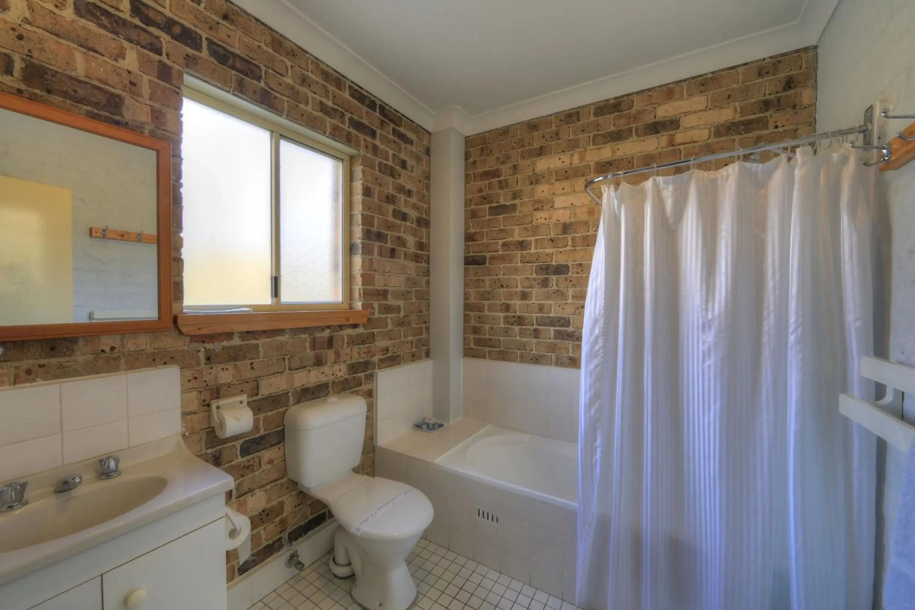 Shower, Bathroom in Acacia Snowy Motel