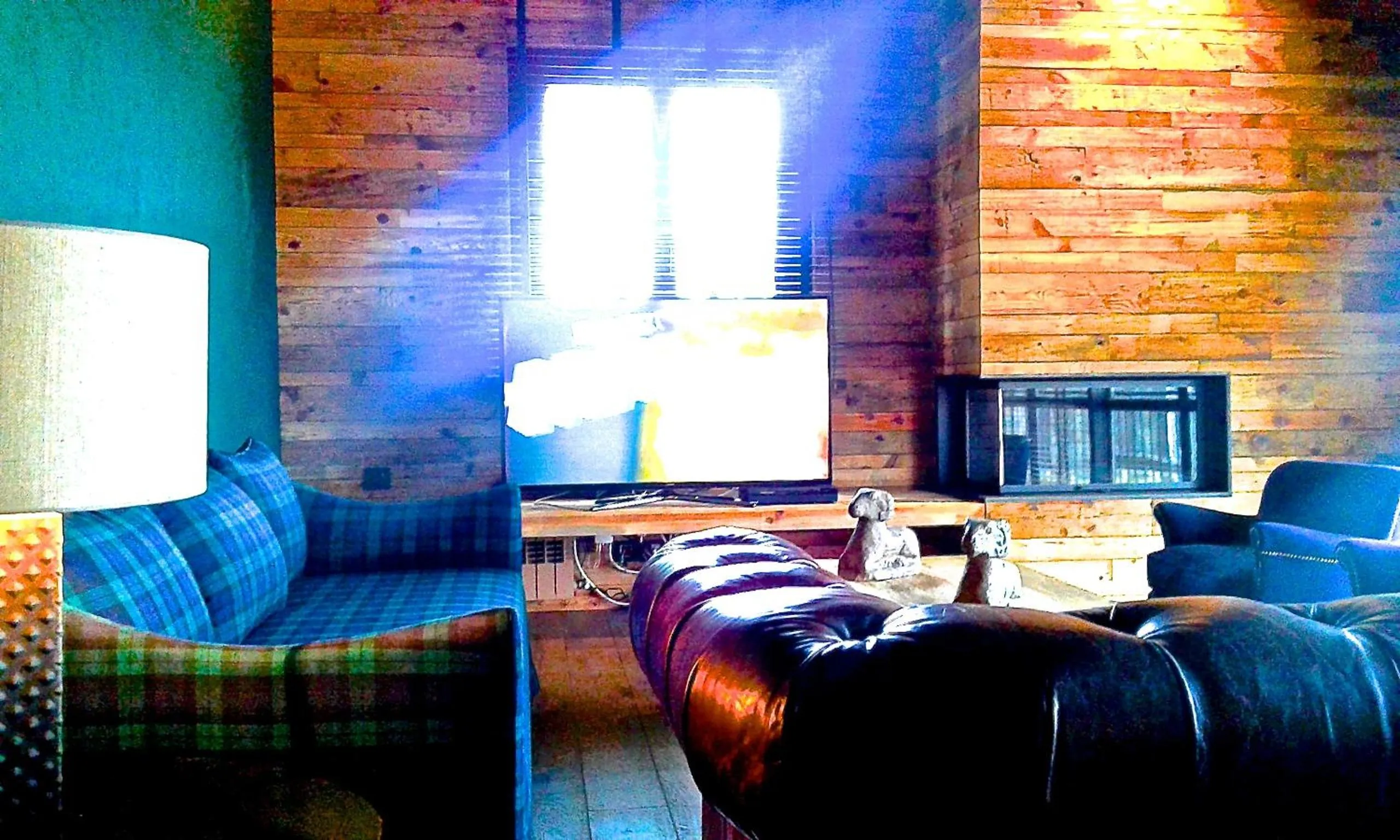 Communal lounge/ TV room in Hotel Boutique Puig Francó