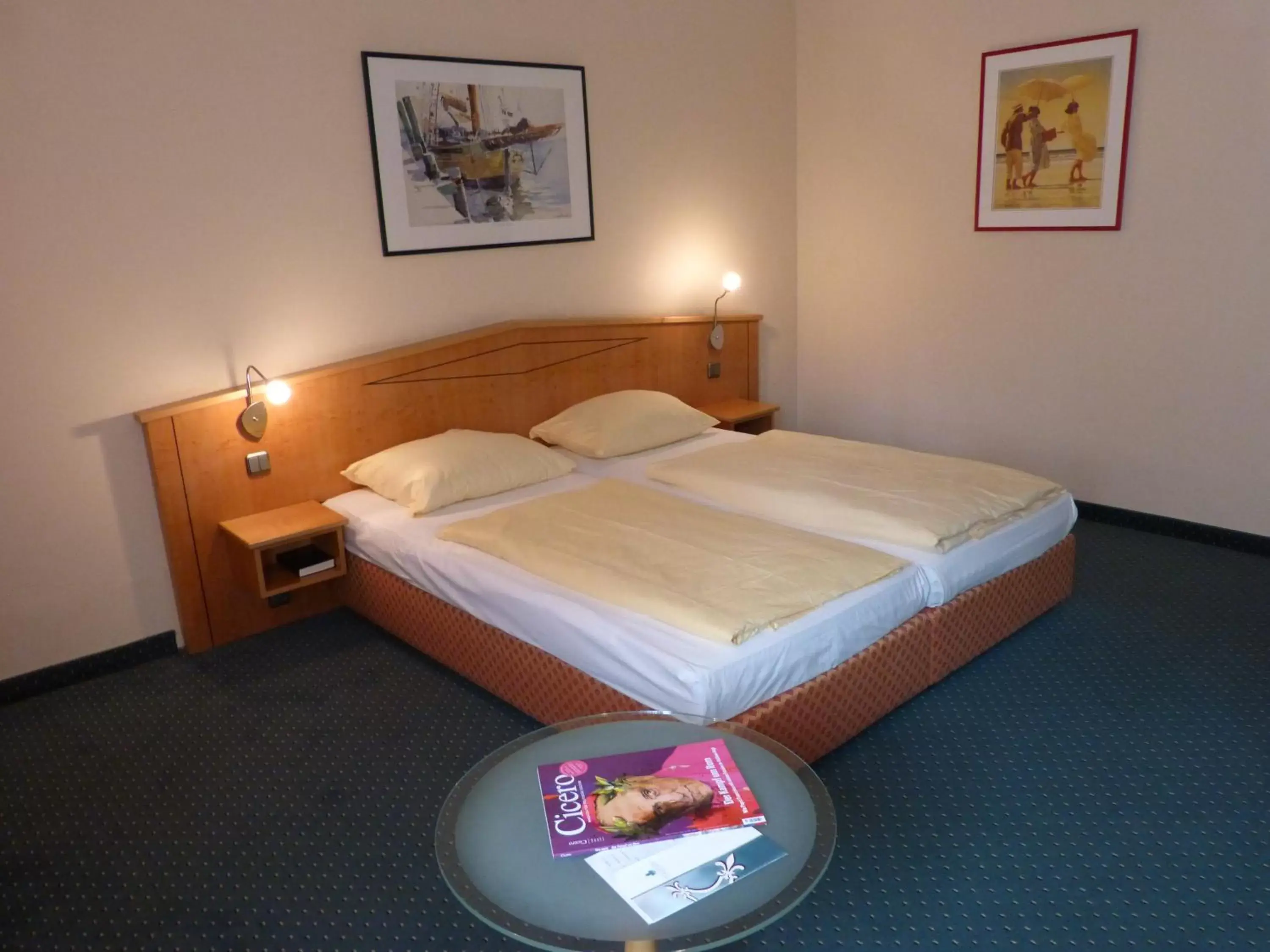 Bed in Hotel Panorama Hamburg-Harburg