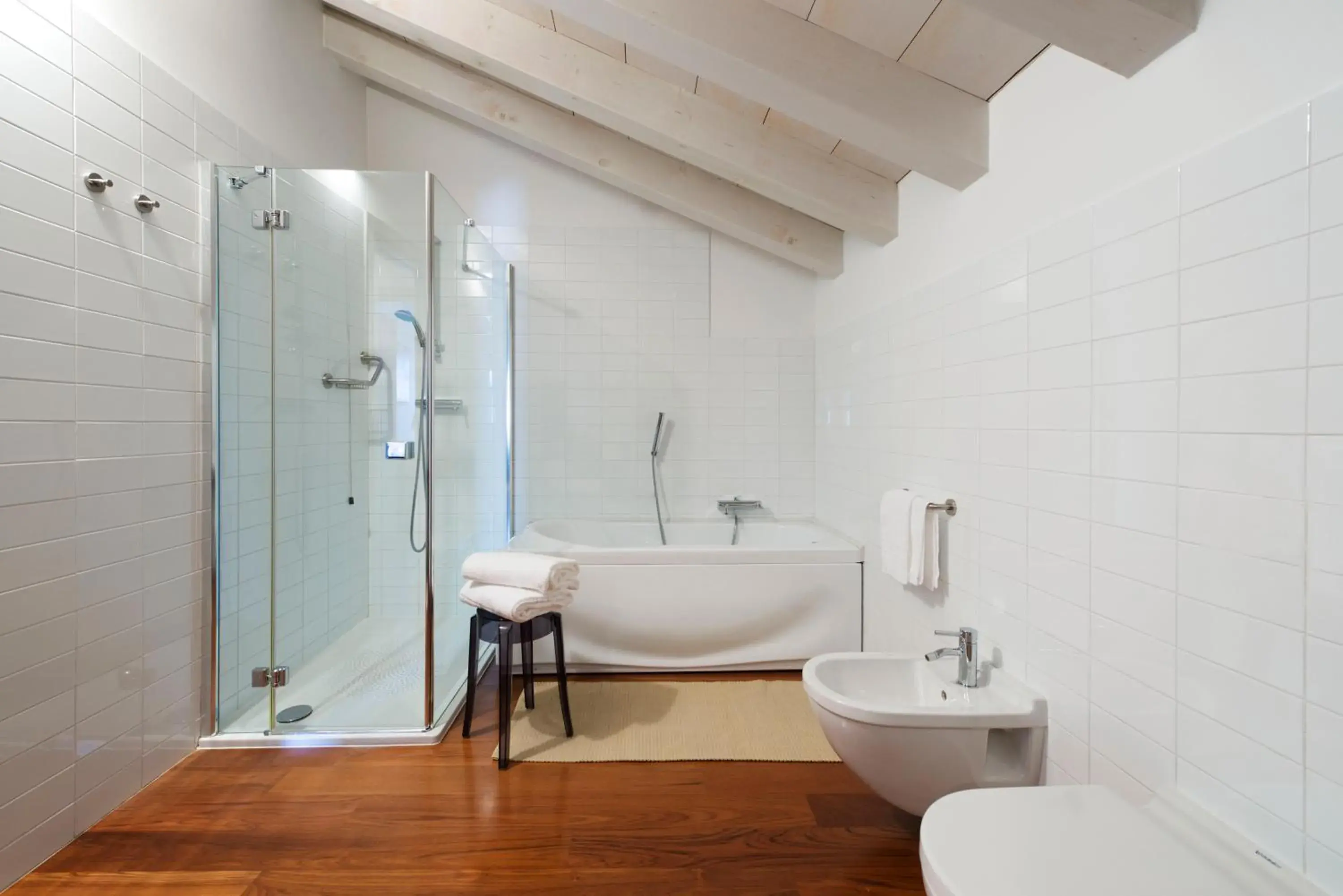 Shower, Bathroom in Hotel Del Porto
