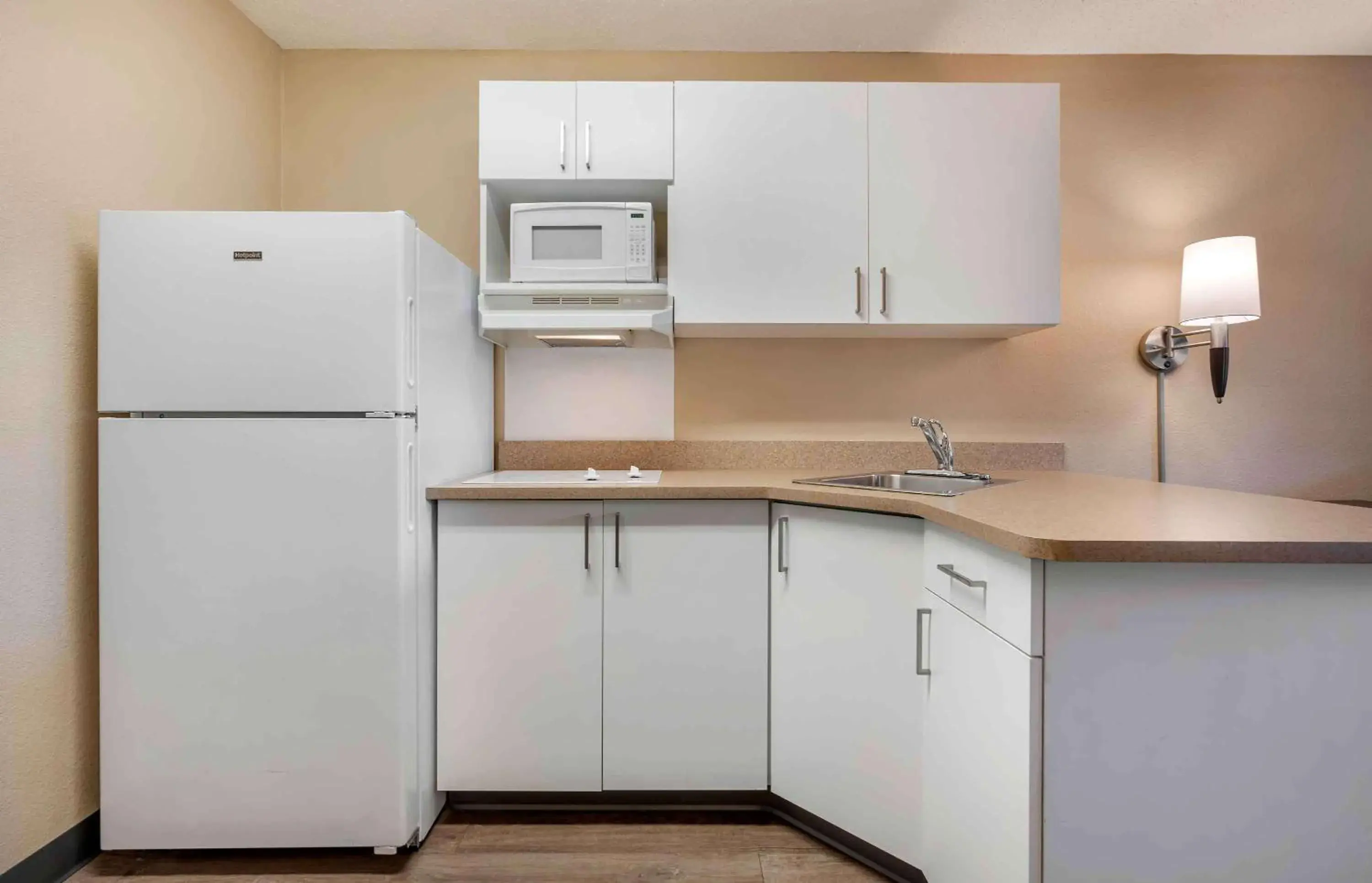 Bedroom, Kitchen/Kitchenette in Extended Stay America Suites - Sacramento - Roseville