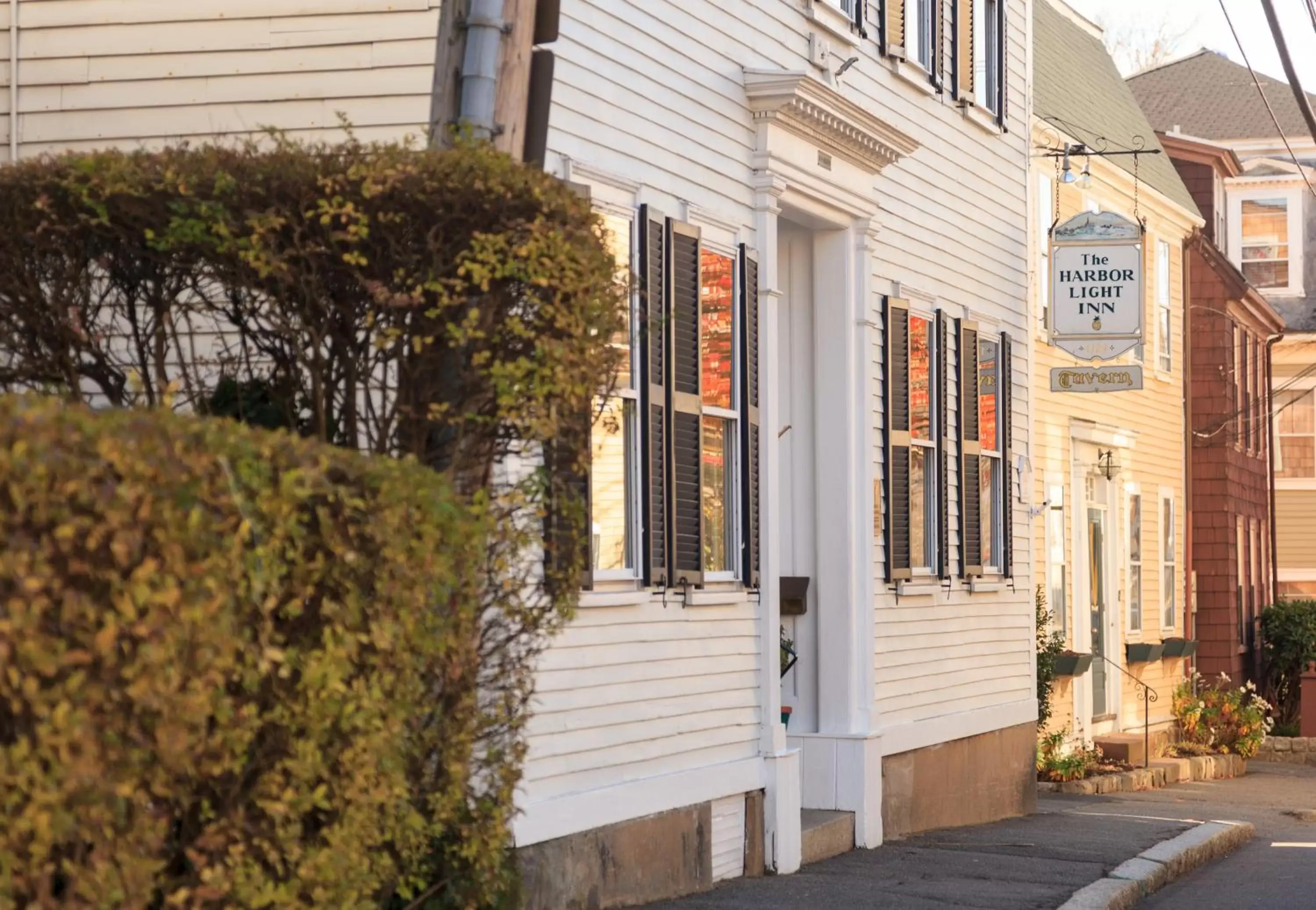 Facade/entrance in Harbor Light Inn