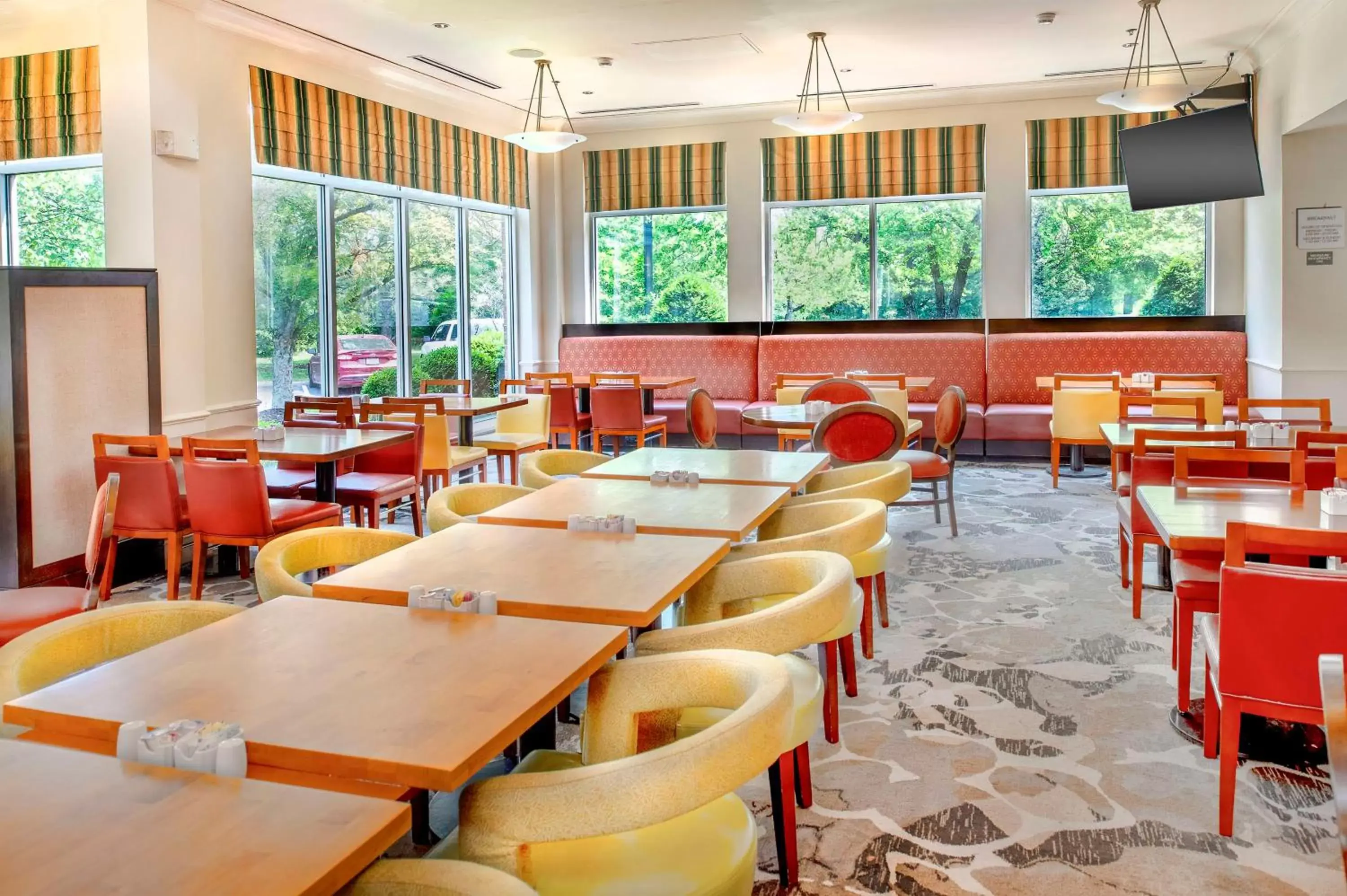 Restaurant/places to eat, Lounge/Bar in Hilton Garden Inn St. Louis/Chesterfield
