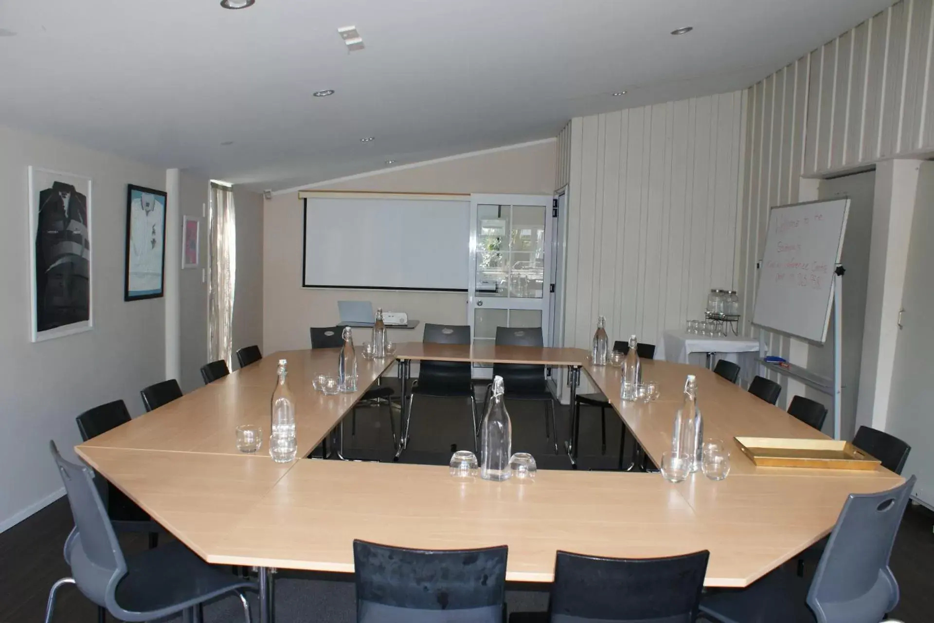 Meeting/conference room in Southpacific Motel