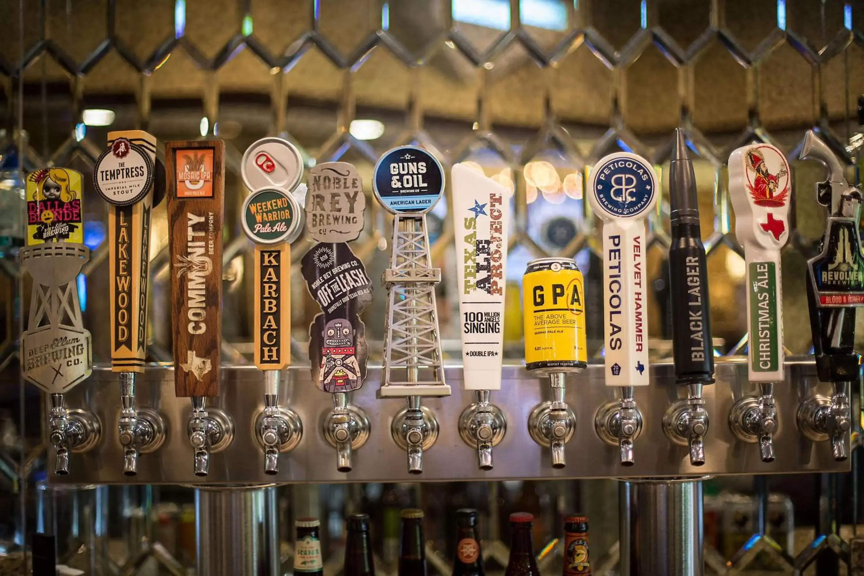 Lounge or bar in Embassy Suites by Hilton Dallas-Love Field Lounge or bar in Embassy Suites by Hilton Dallas-Love Field