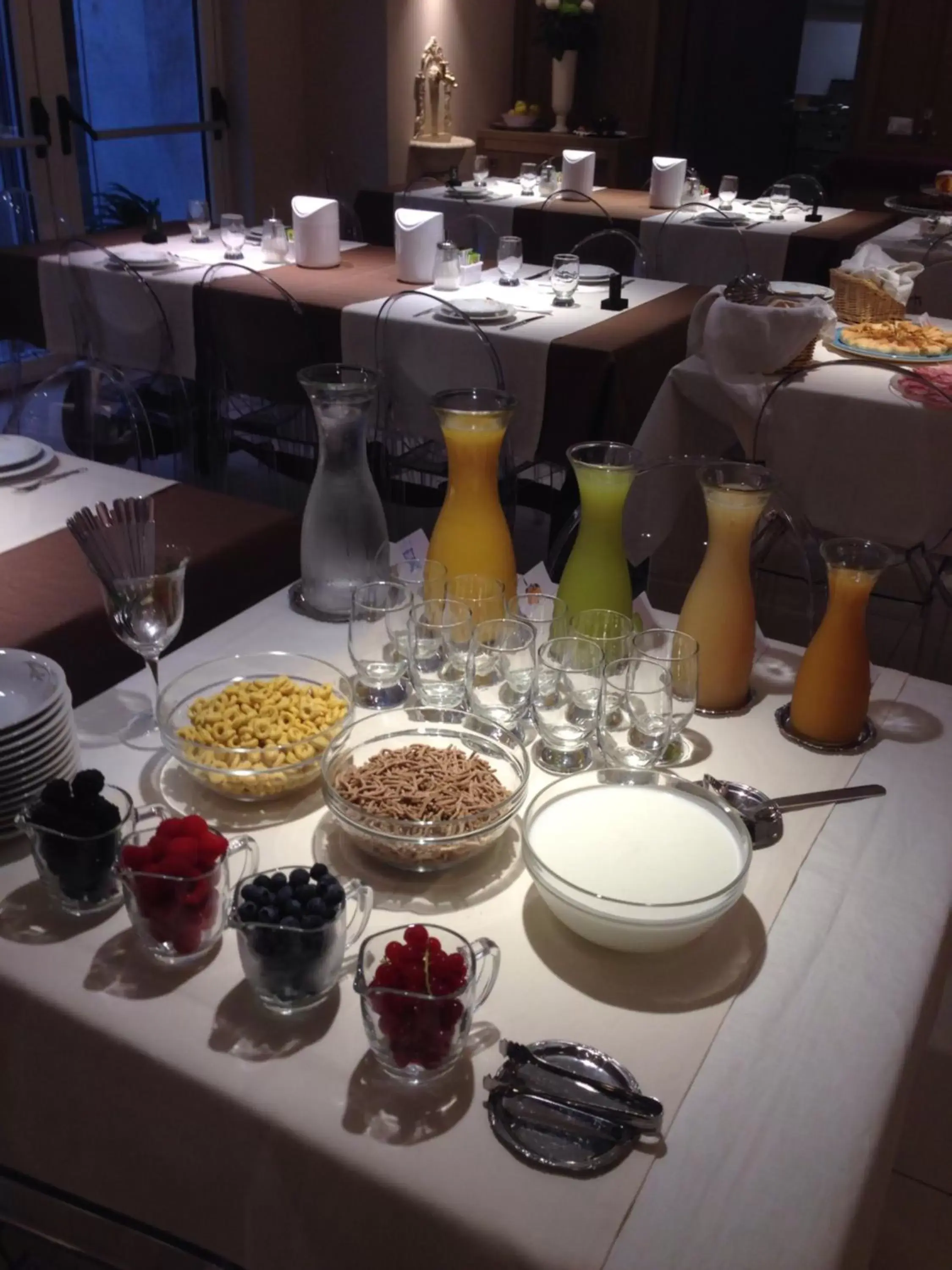 Buffet breakfast in La Castellana Loft Hotel