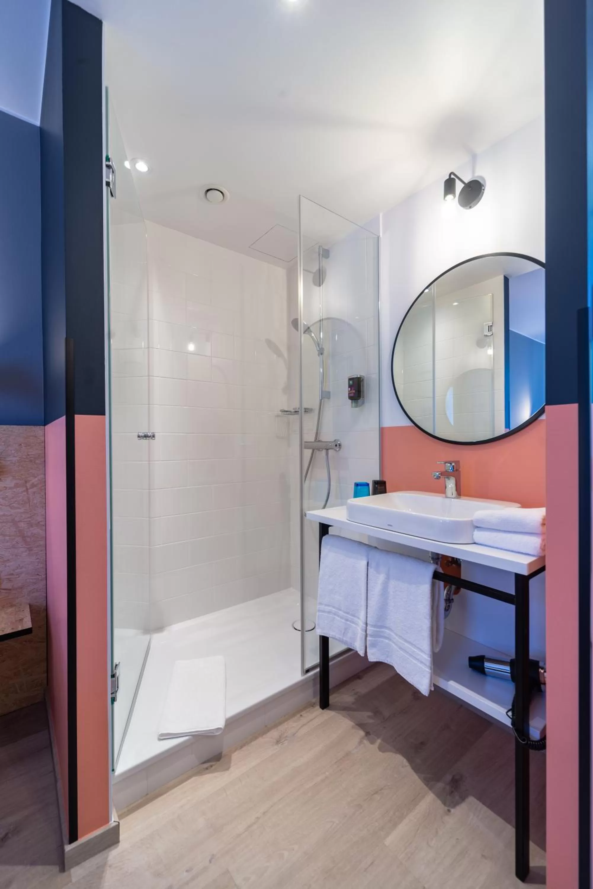 Shower in ibis Styles Wien Messe Prater