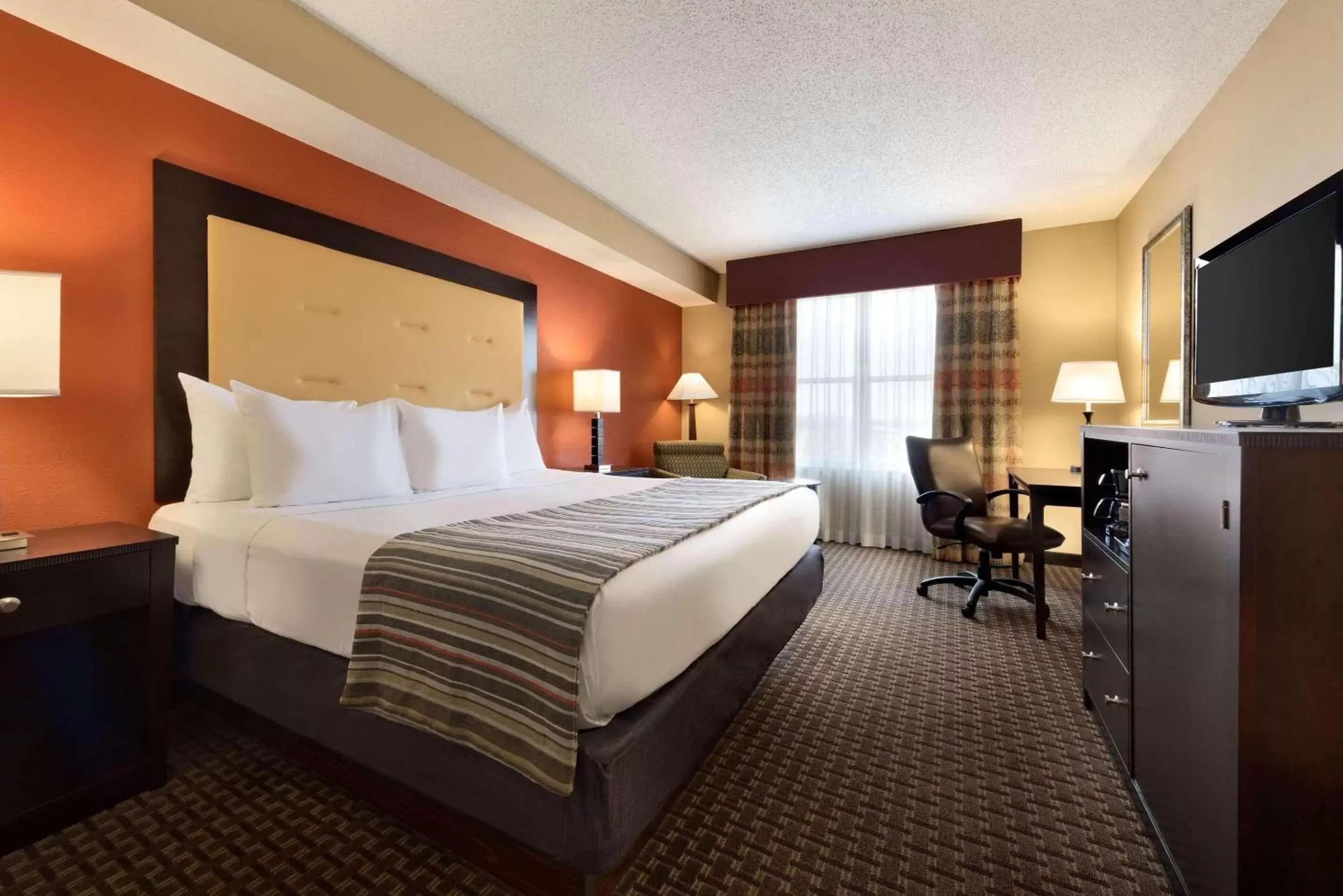 Bedroom in Country Inn & Suites by Radisson, Evansville, IN