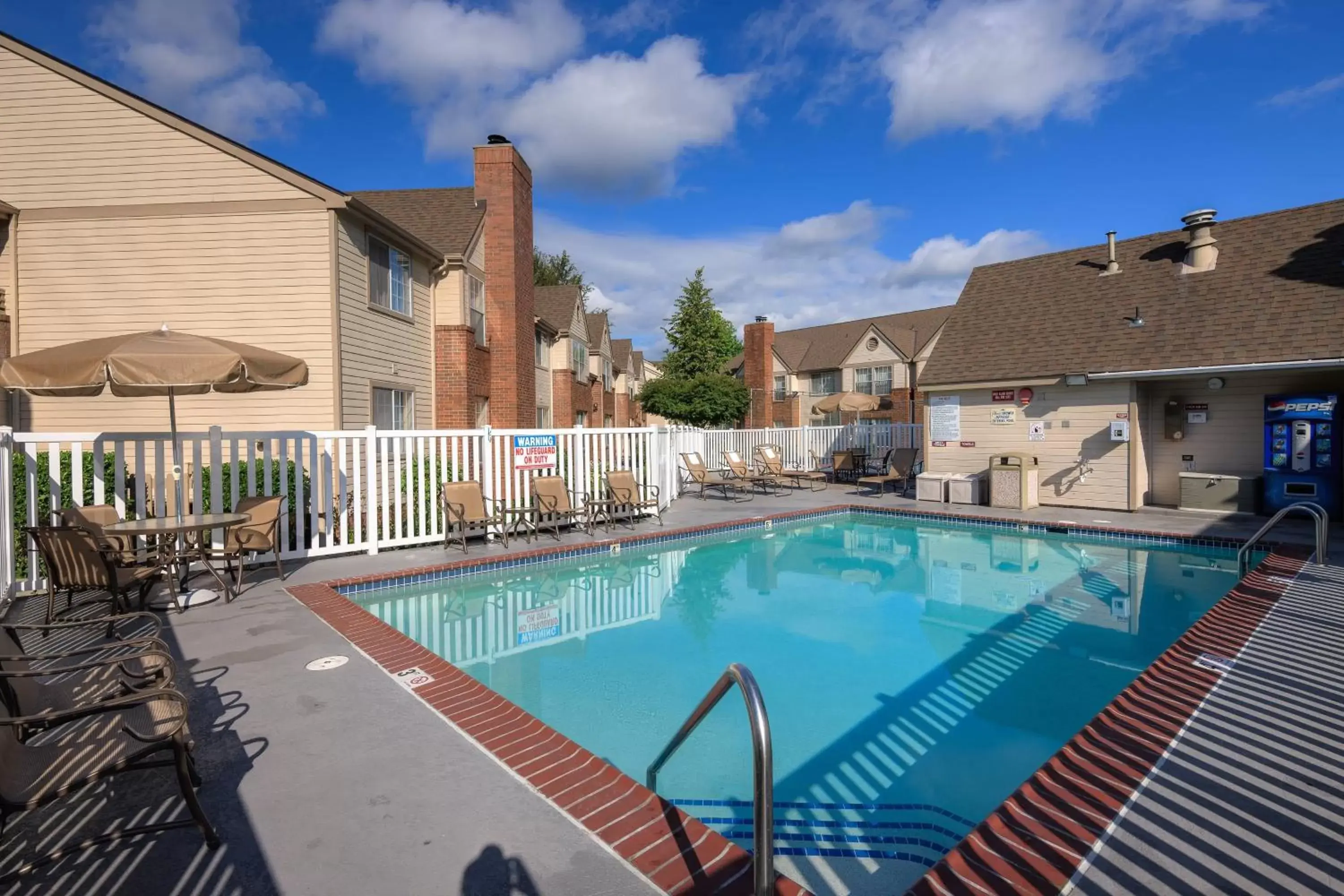 Swimming Pool in Residence Inn Seattle Northeast/Bothell