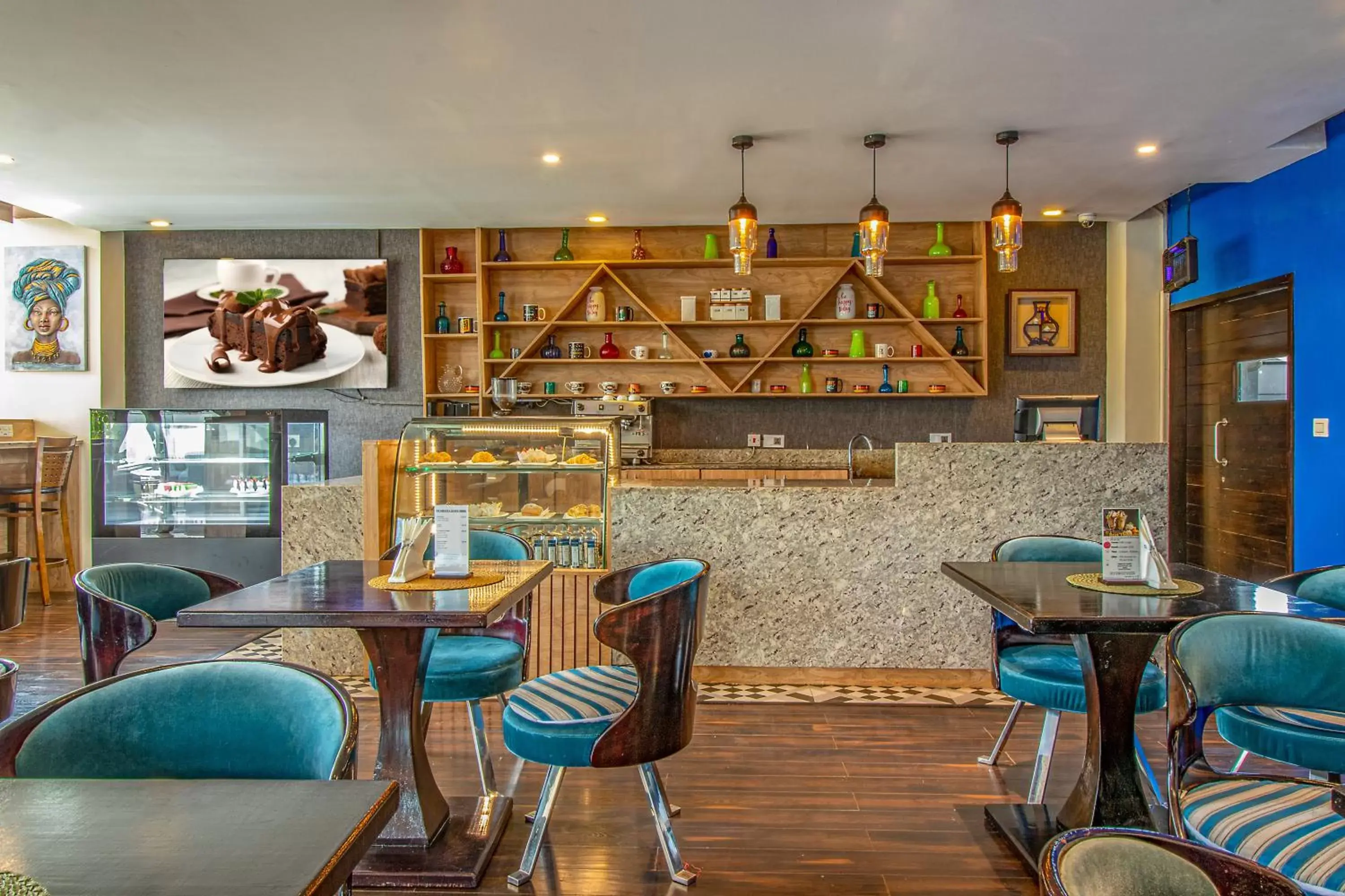 Coffee/tea facilities, Lounge/Bar in Golden Tulip Westlands Nairobi
