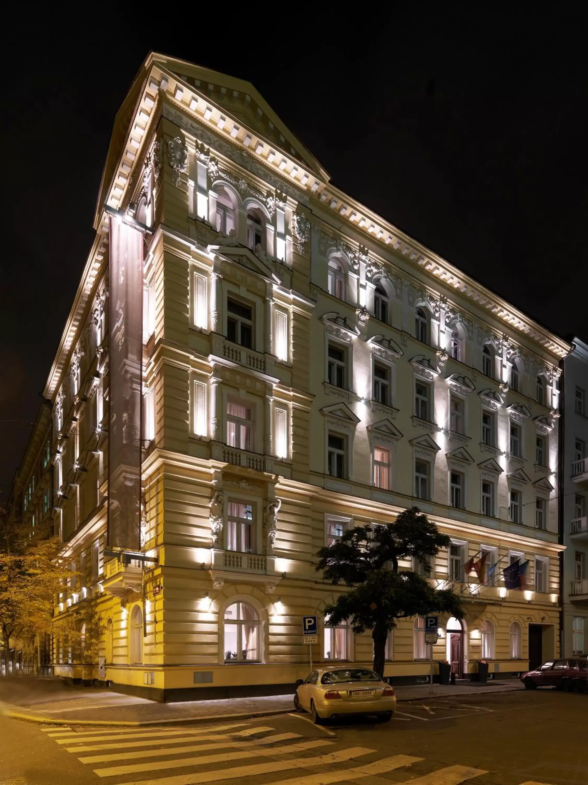 Facade/entrance, Property Building in Hotel Assenzio Prague